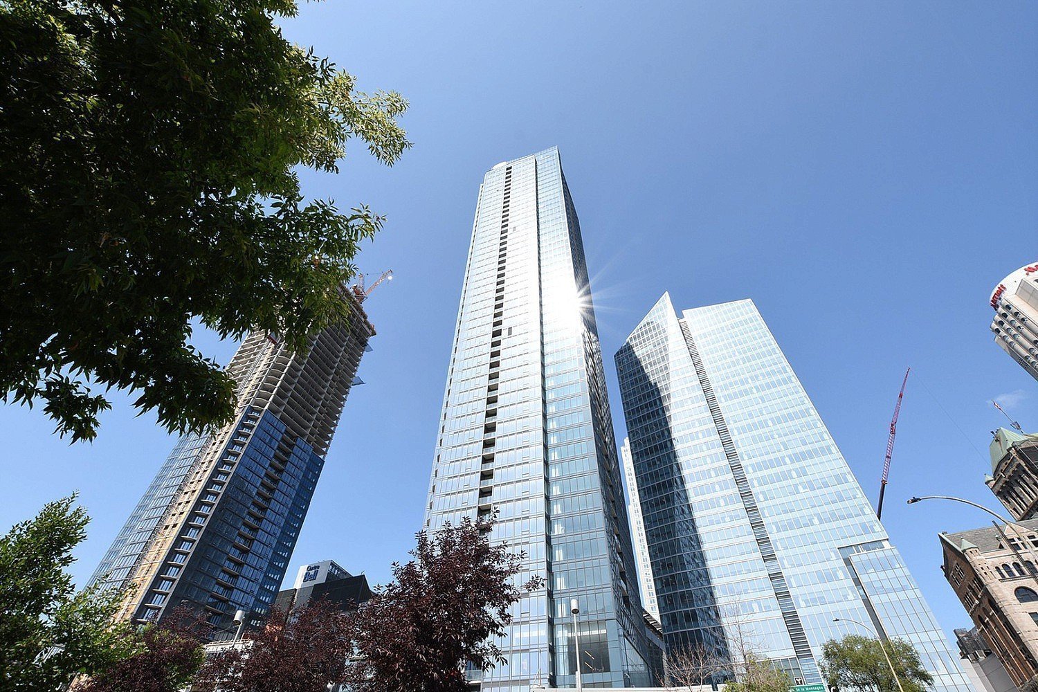 1188 Rue St-Antoine O. — photo 1