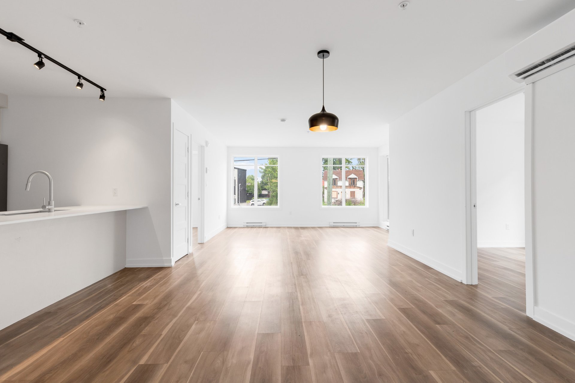 140 Boul. St-Elzear O. — photo 3