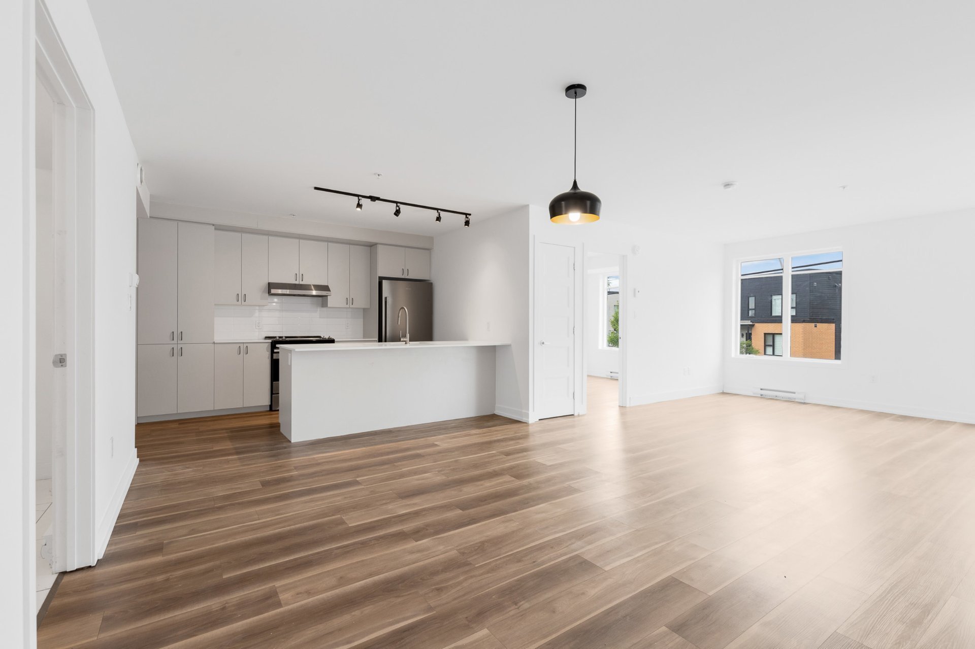 140 Boul. St-Elzear O. — photo 1