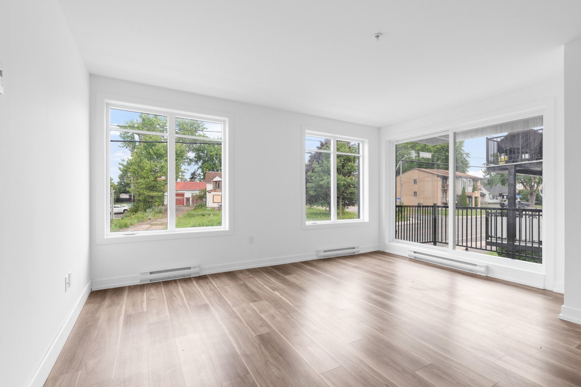 140 Boul. St-Elzear O. — photo 2