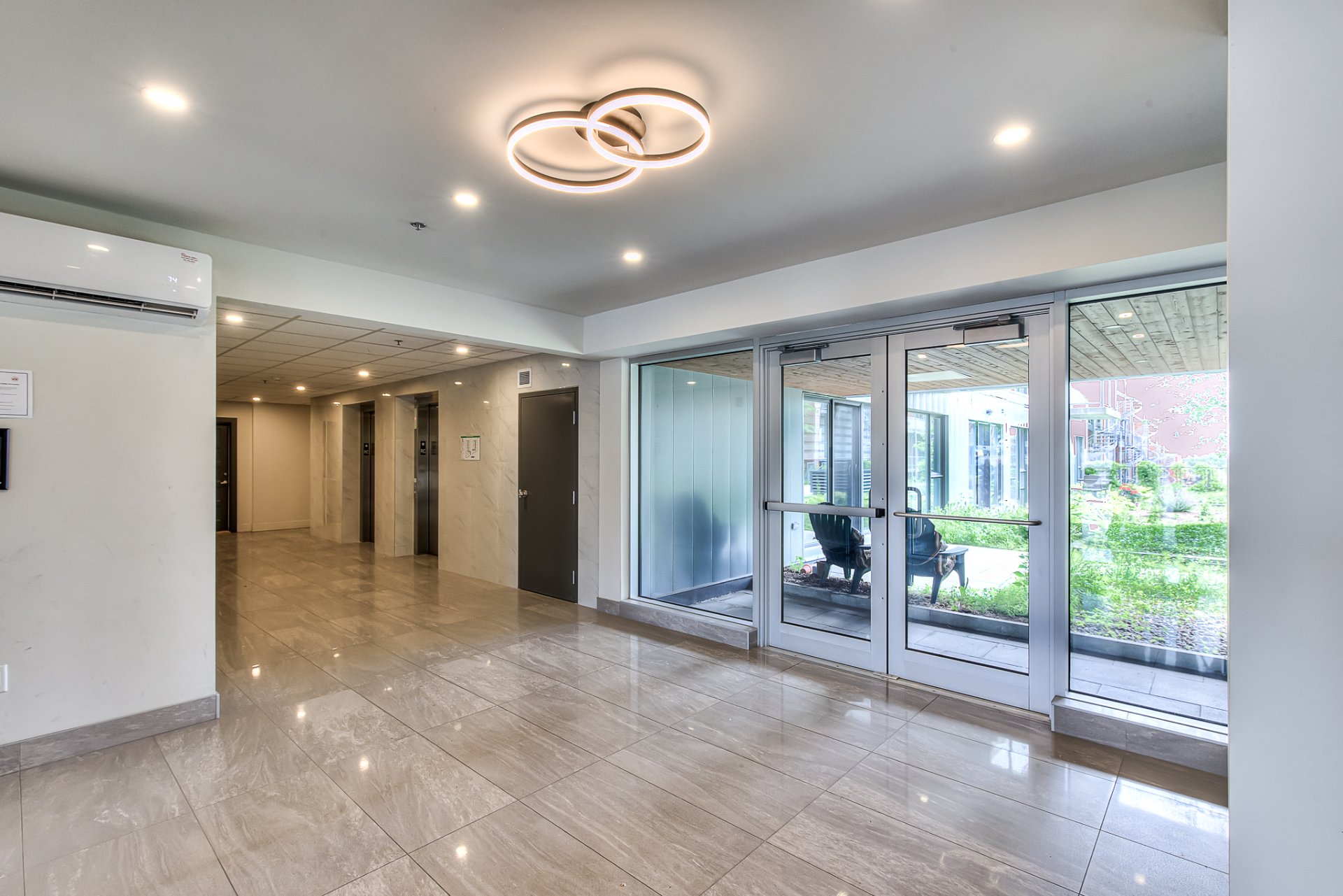 3950 Rue Sherbrooke E. — photo 2