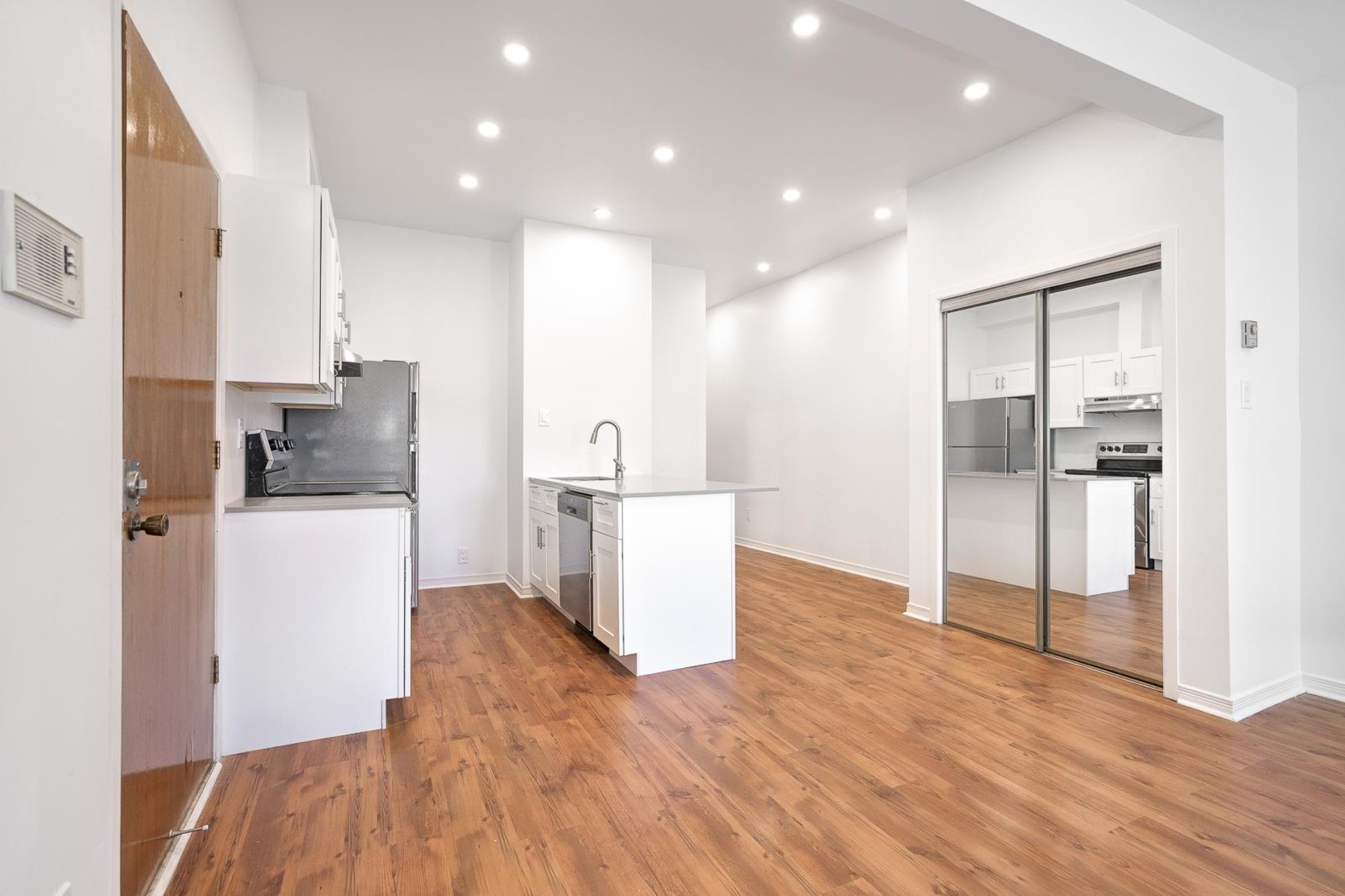 2195 Av. Wilson — photo 1