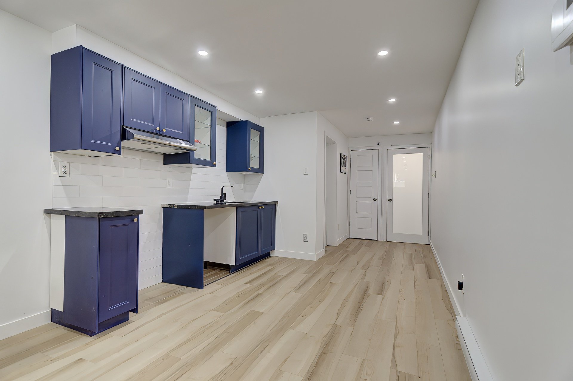 8955 Rue de Reims — photo 3
