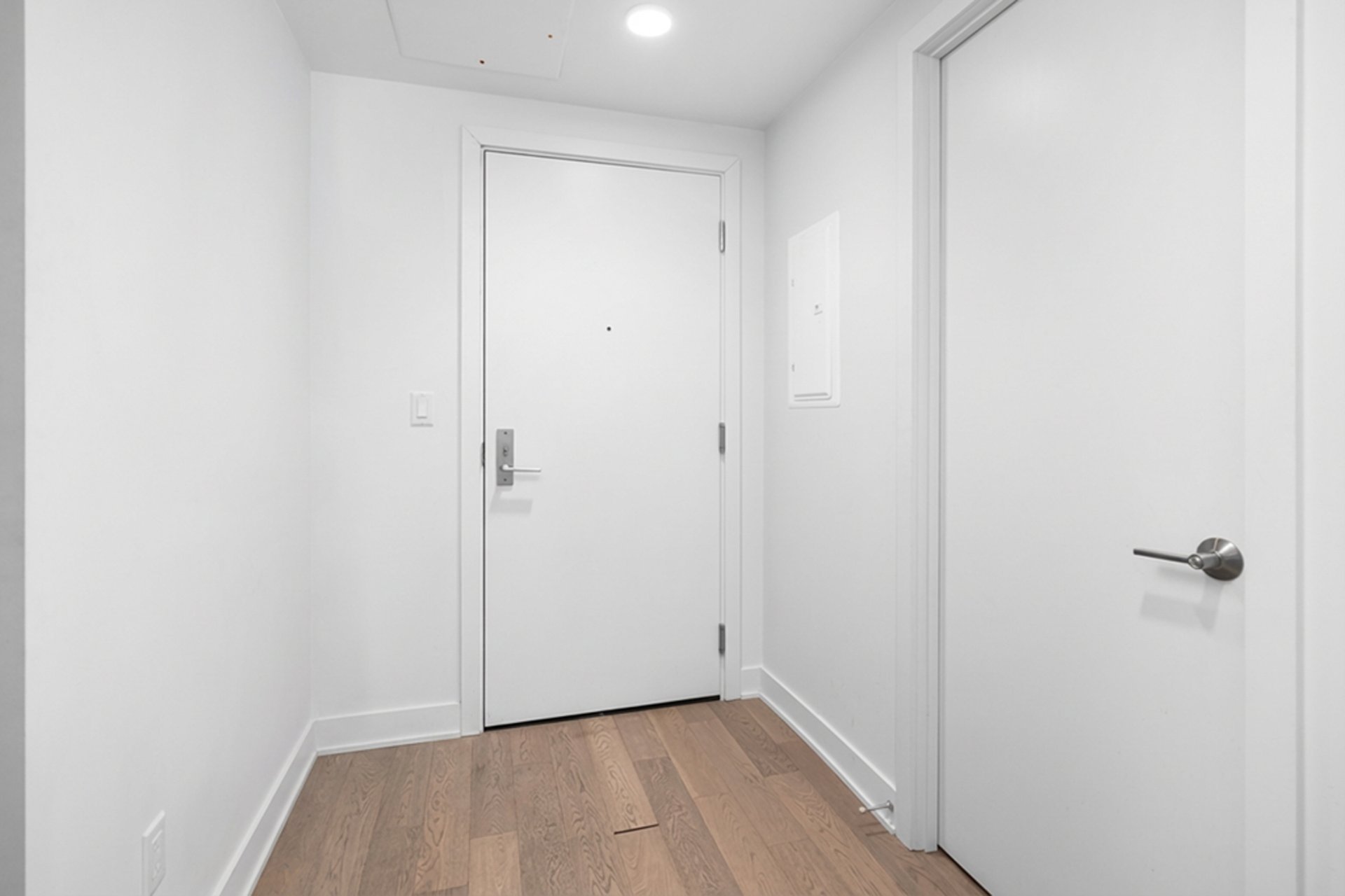 1288 Rue St-Antoine O. — photo 2
