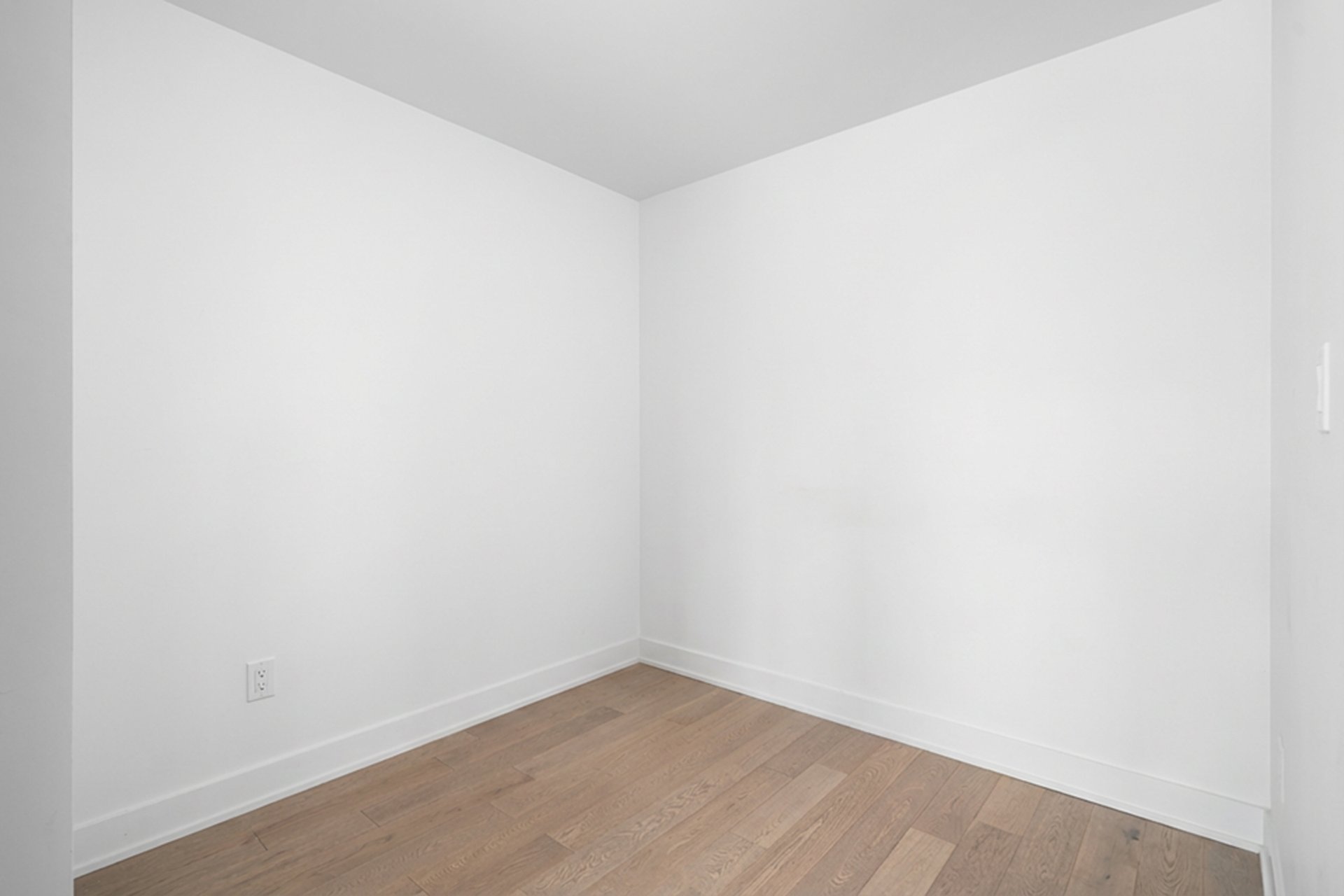 1288 Rue St-Antoine O. — photo 3