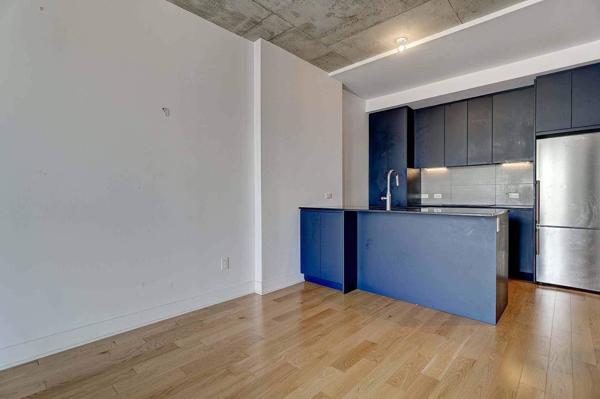 2300 Rue Tupper — photo 1