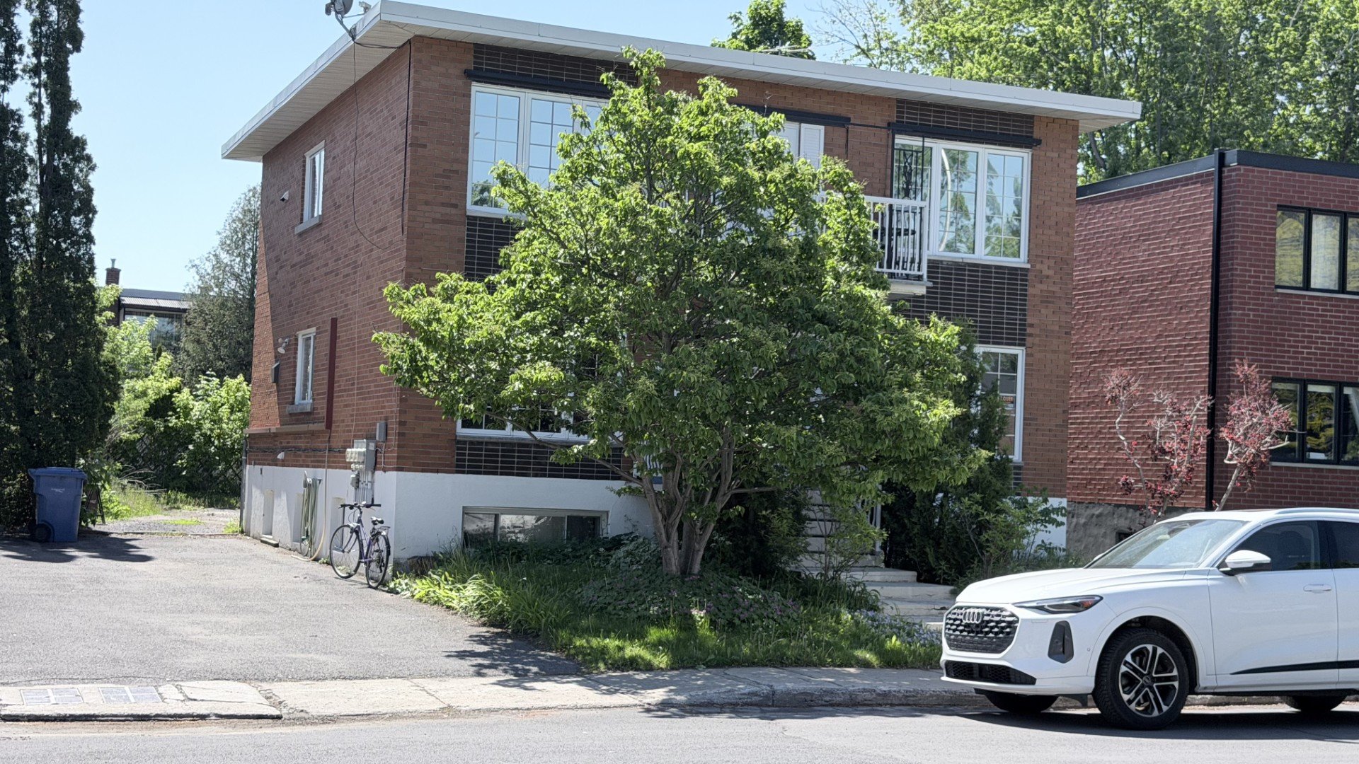 352 Rue de Touraine — photo 1