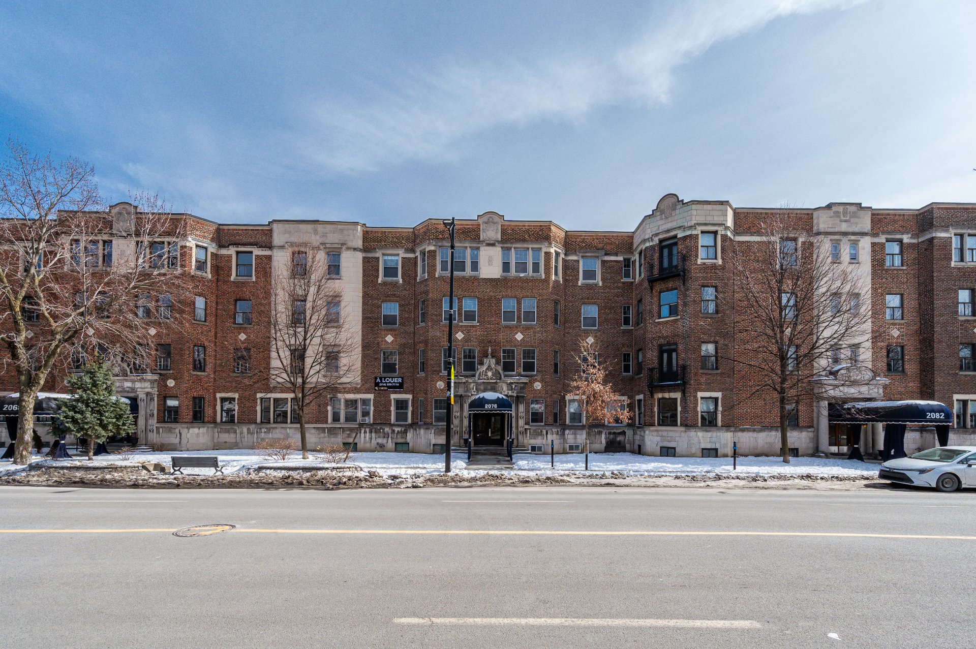 2076 Rue Sherbrooke O. — photo 1