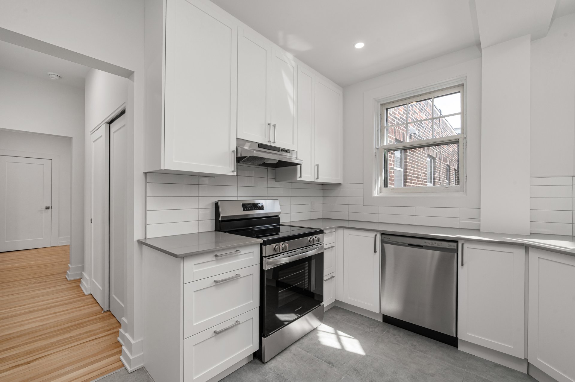 2076 Rue Sherbrooke O. — photo 2