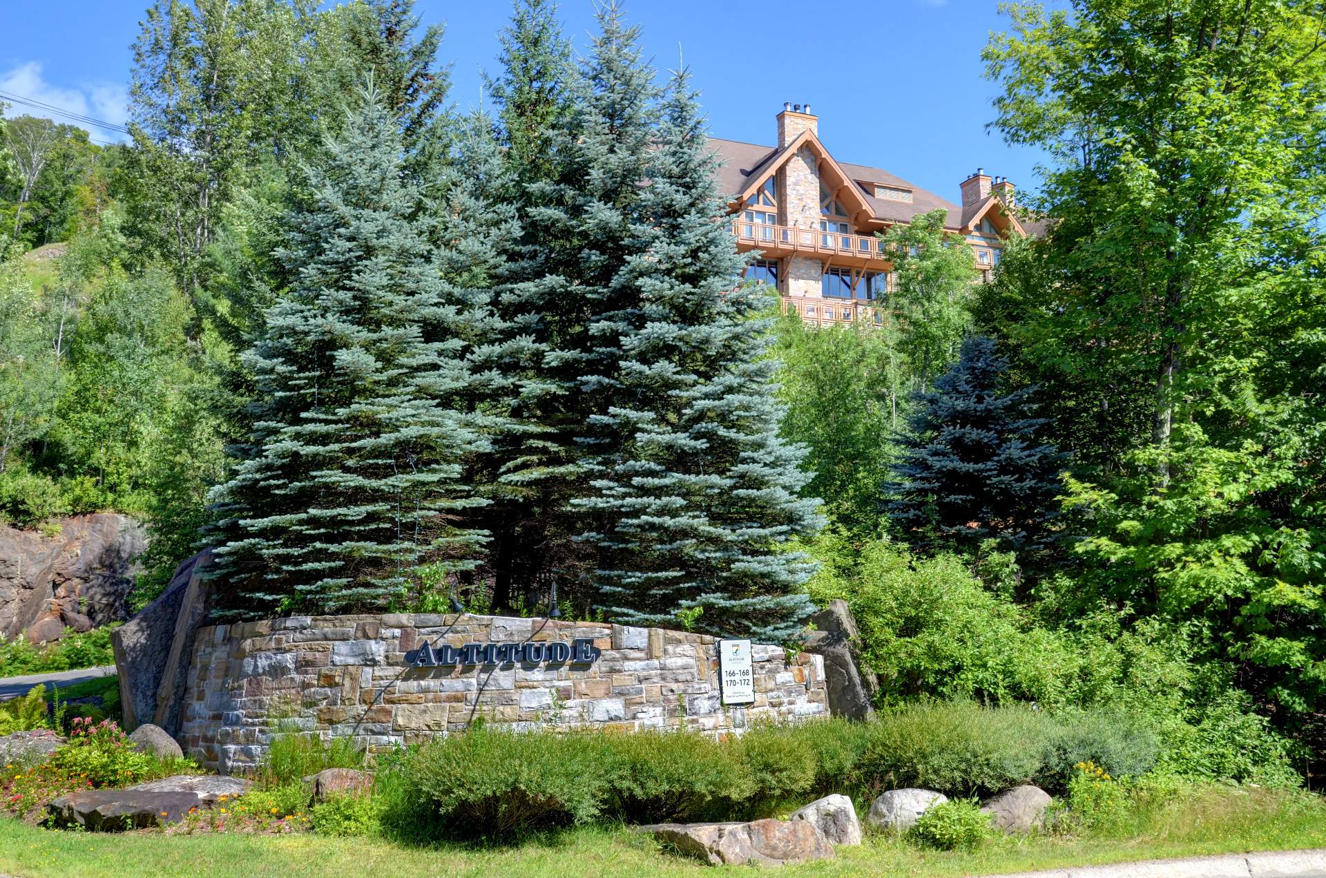 170 Ch. au Pied-de-la-Montagne — photo 1