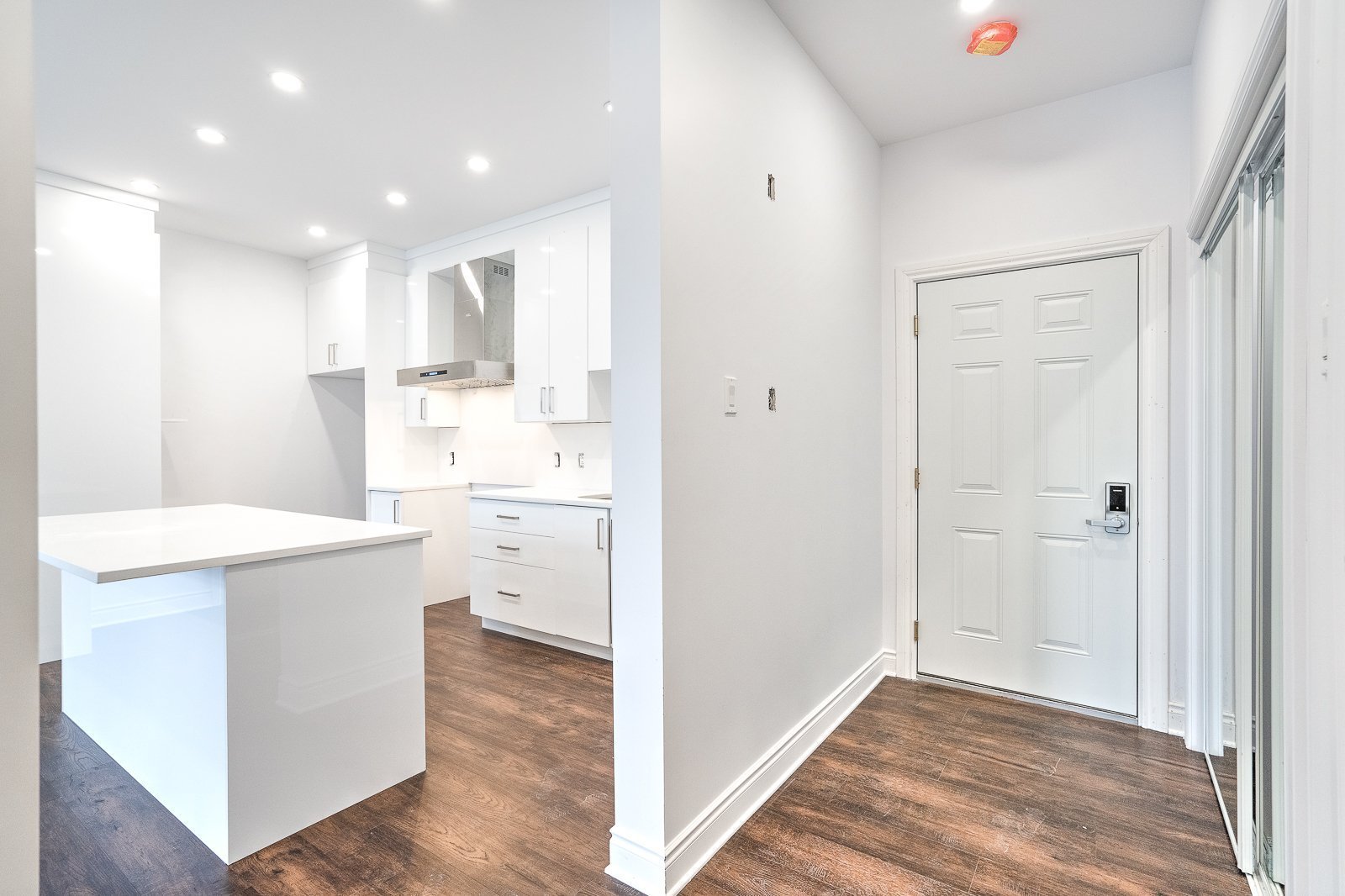 20 Rue Larocque O. — photo 3