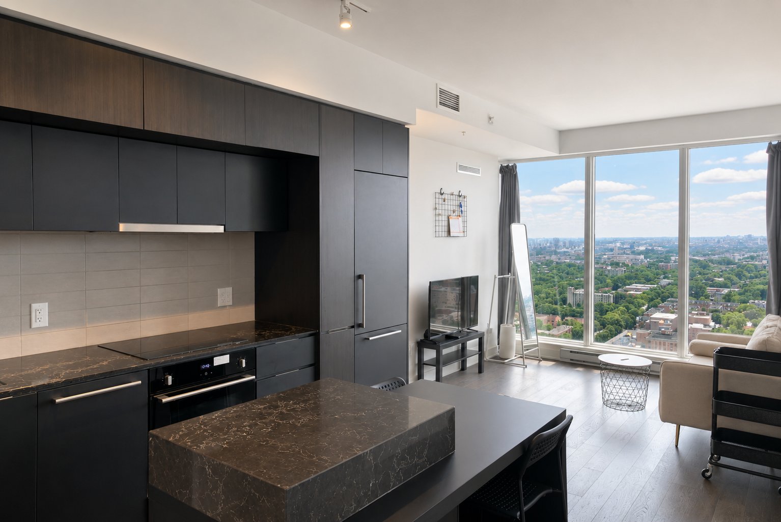 1288 Rue St-Antoine O. — photo 1