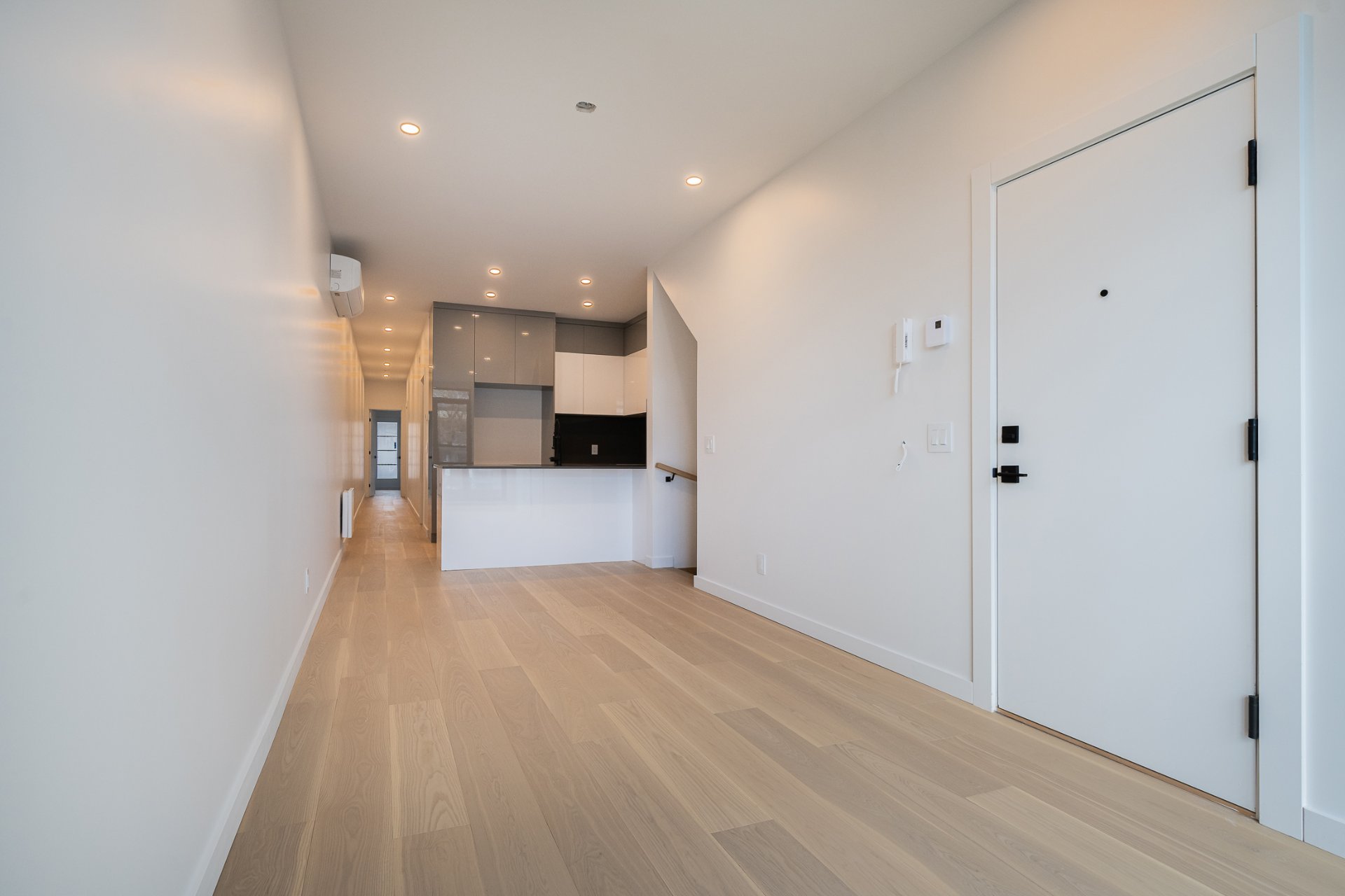 2569 Rue Sherbrooke E. — photo 3