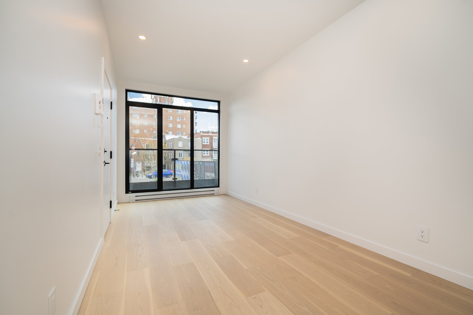 2569 Rue Sherbrooke E. — photo 2