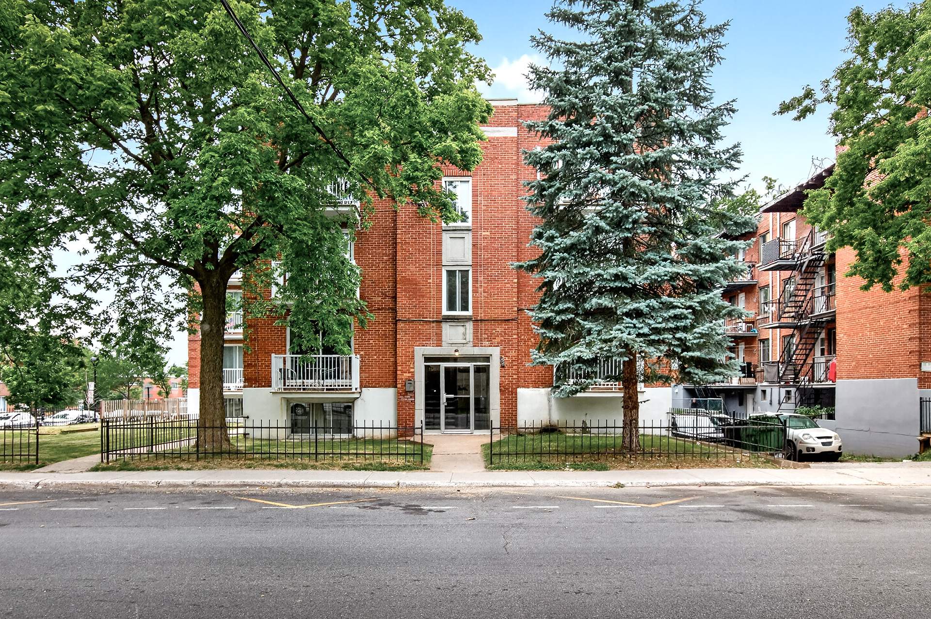 3941 Av. Barclay — photo 1