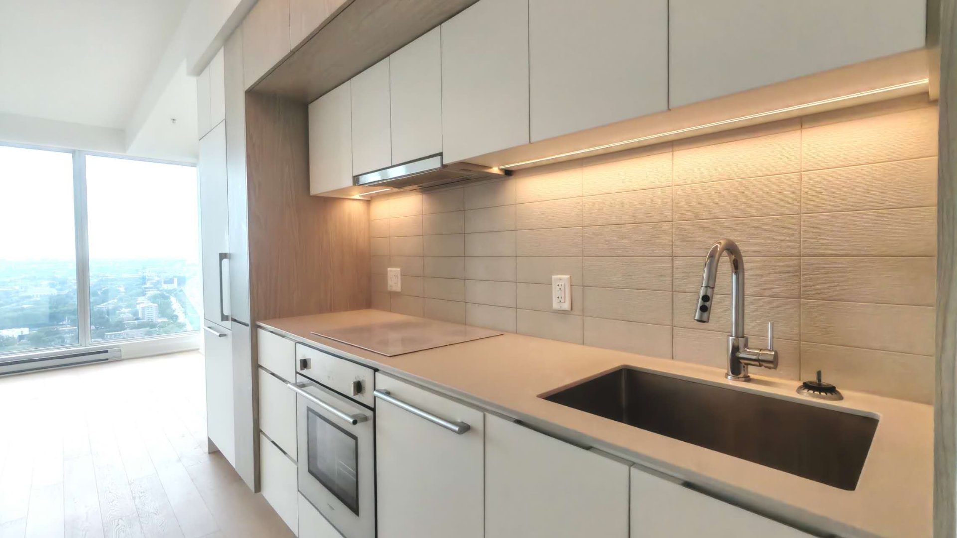 1288 Rue St-Antoine O. — photo 2