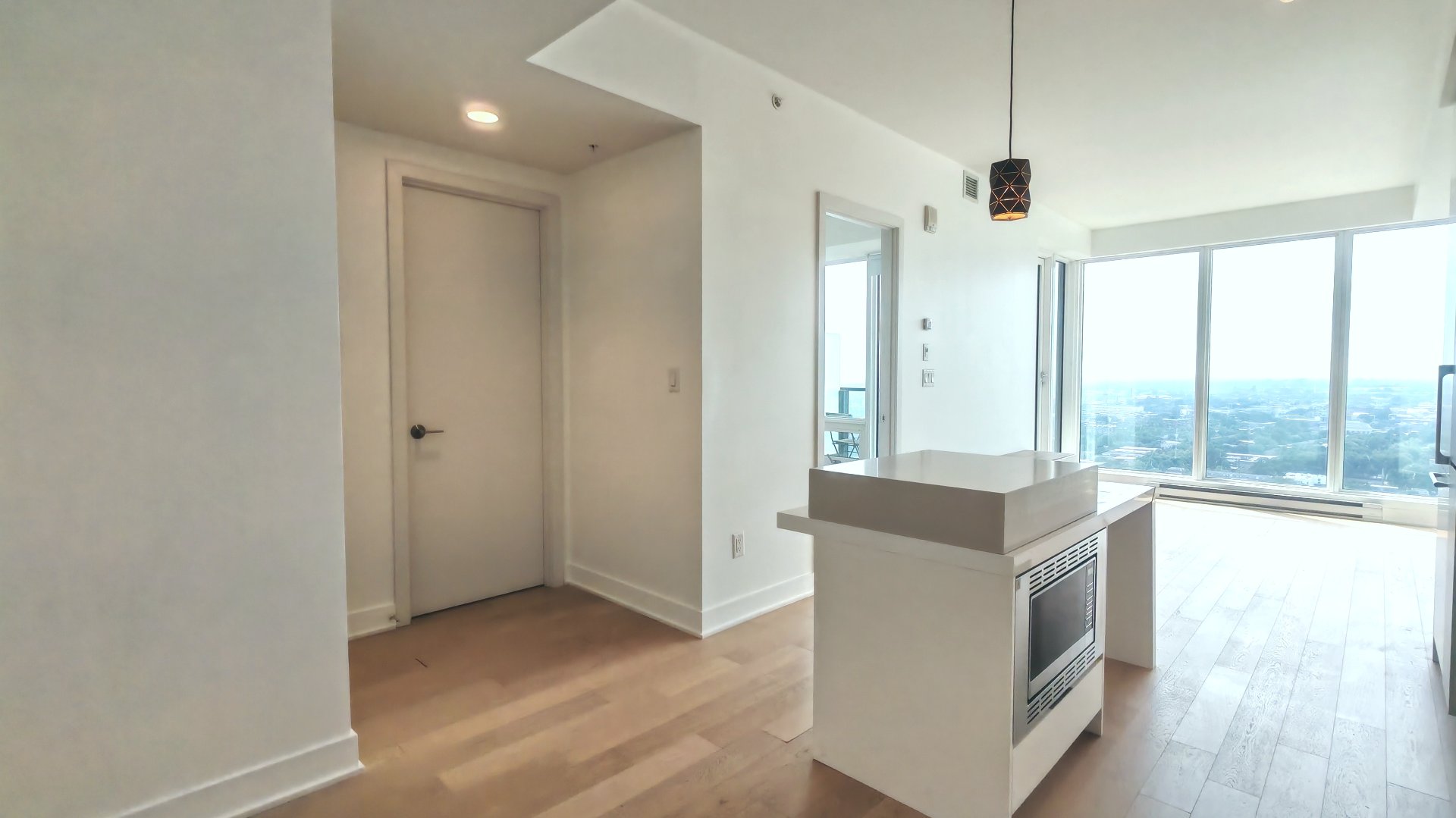 1288 Rue St-Antoine O. — photo 3
