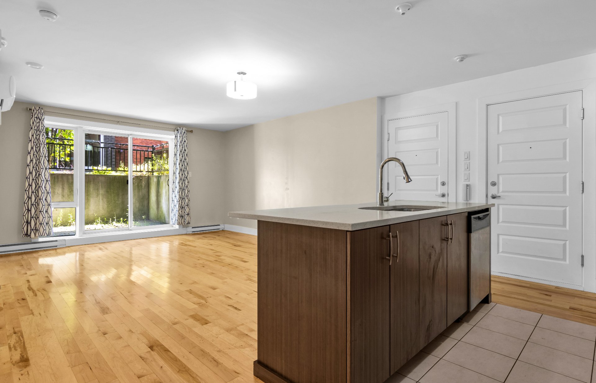 10300 Boul. St-Laurent — photo 3