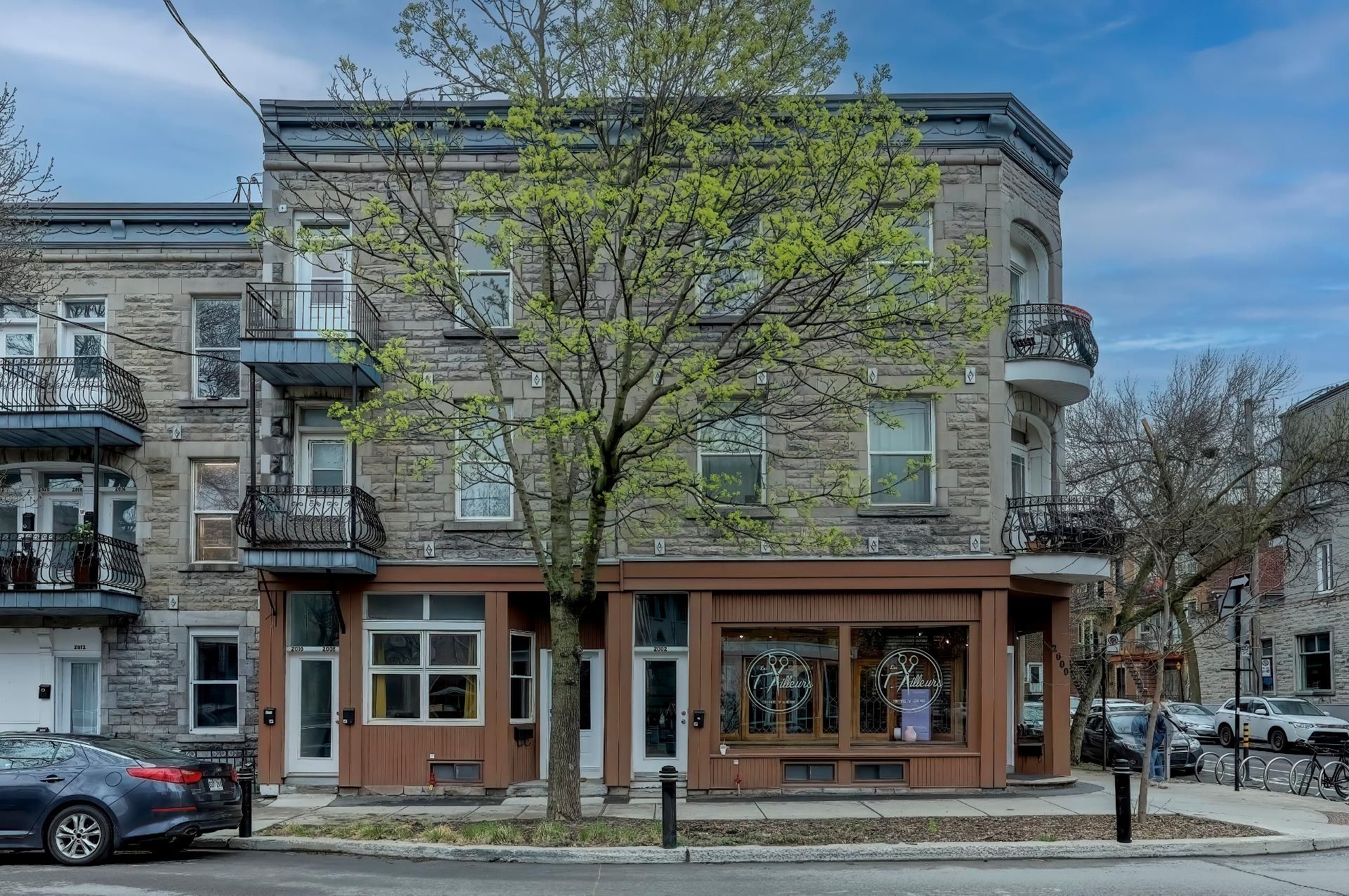 2010 Av. Laurier E. — photo 1
