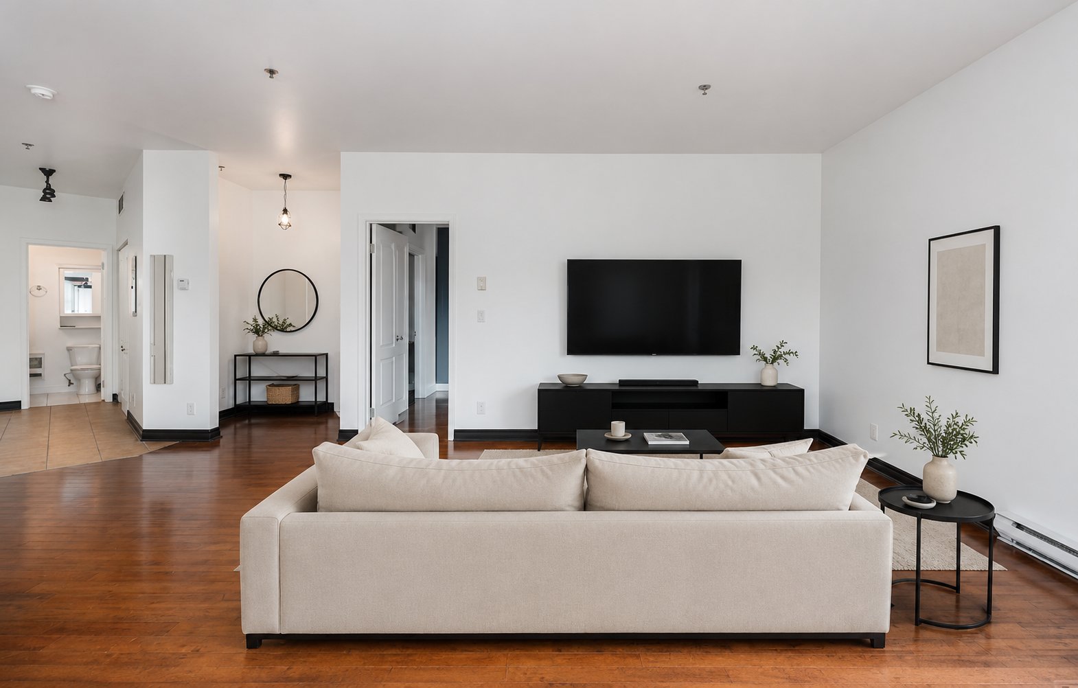 4545 Av. Girouard — photo 1