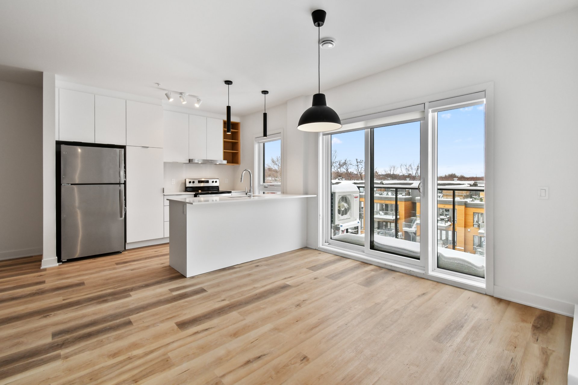 2121 Av. Papineau — photo 1