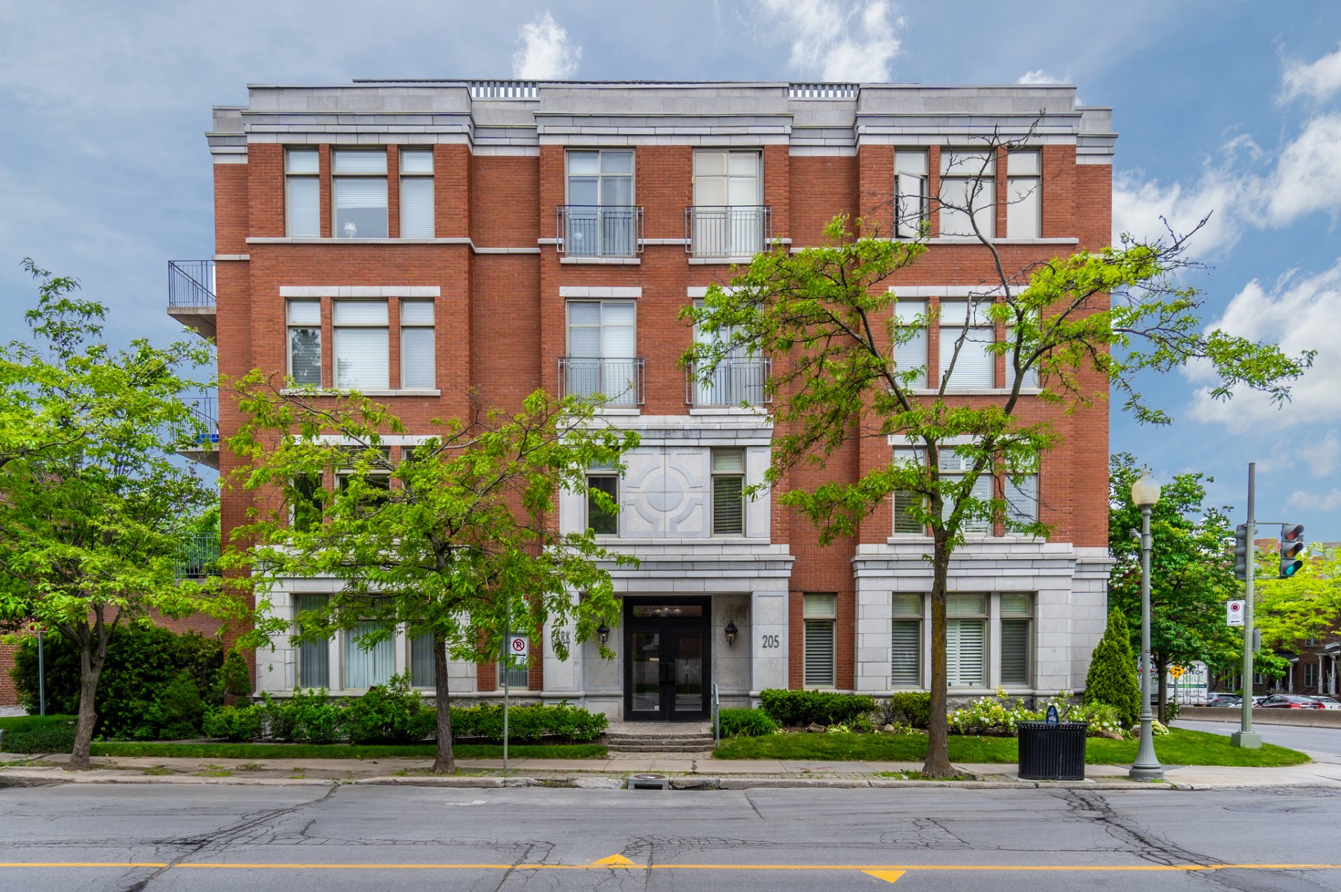 205 Av. Victoria — photo 2