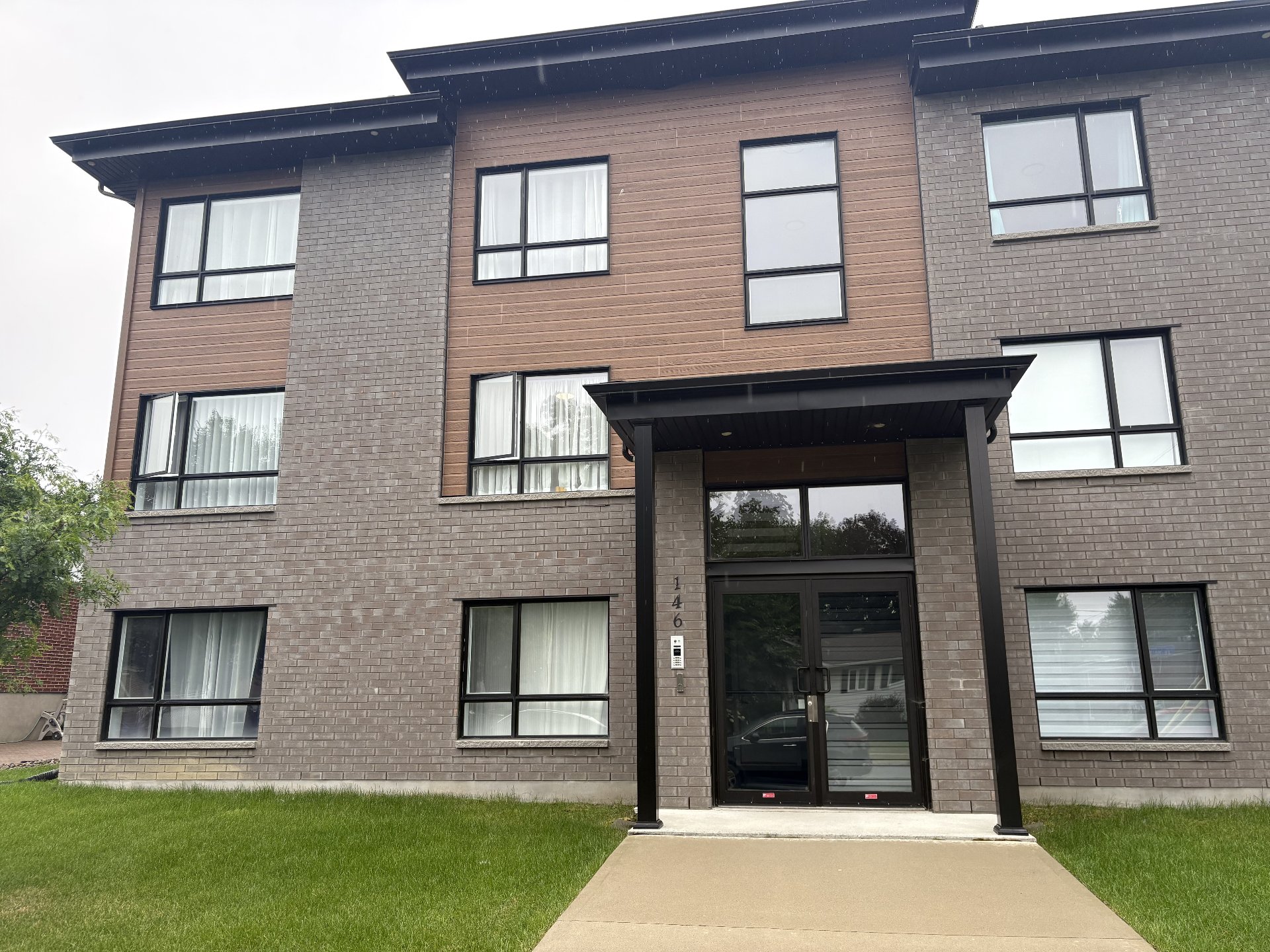 146 Boul. Je-Me-Souviens — photo 1