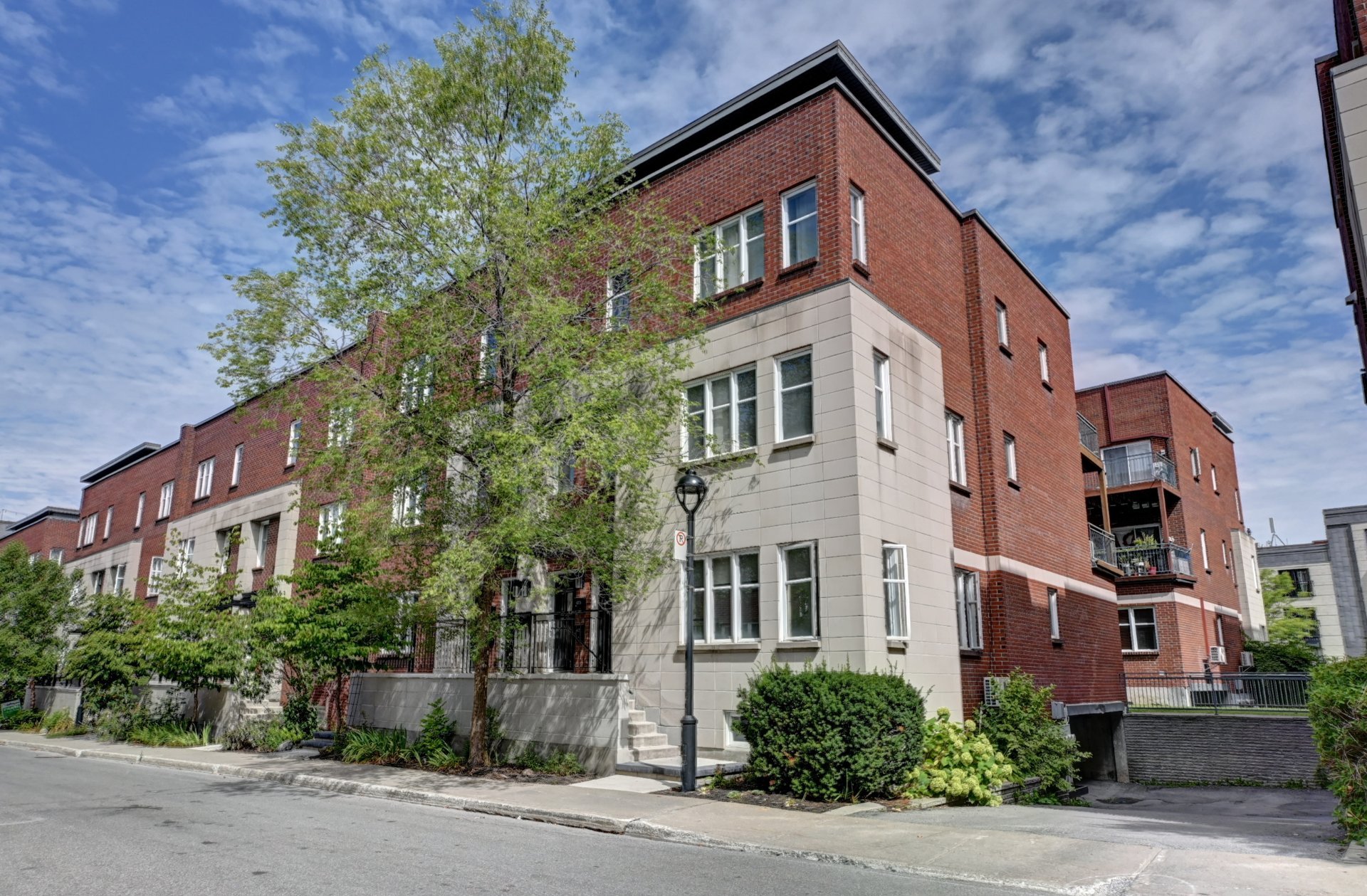 683 Rue St-Timothée — photo 2
