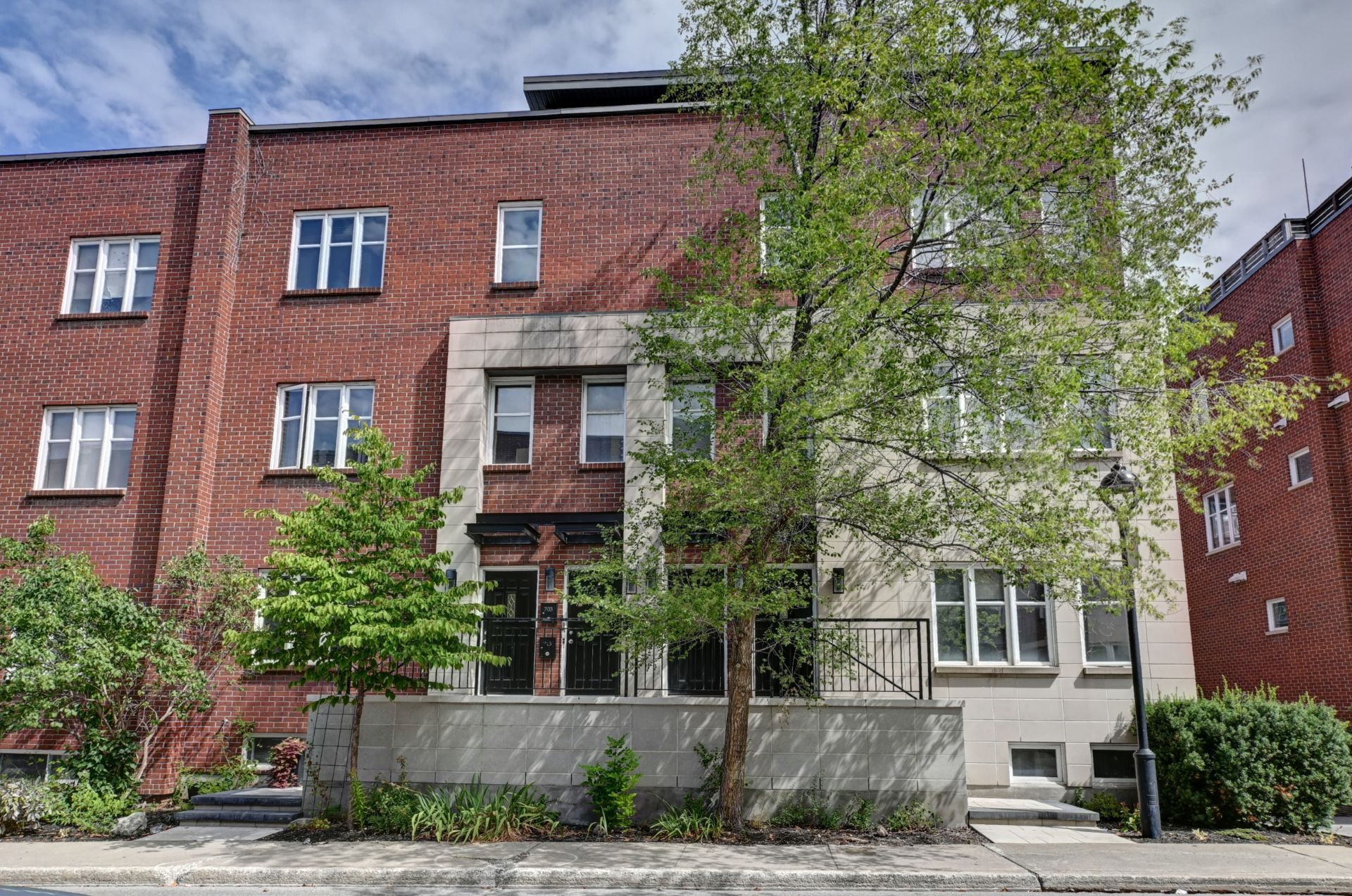 683 Rue St-Timothée — photo 1