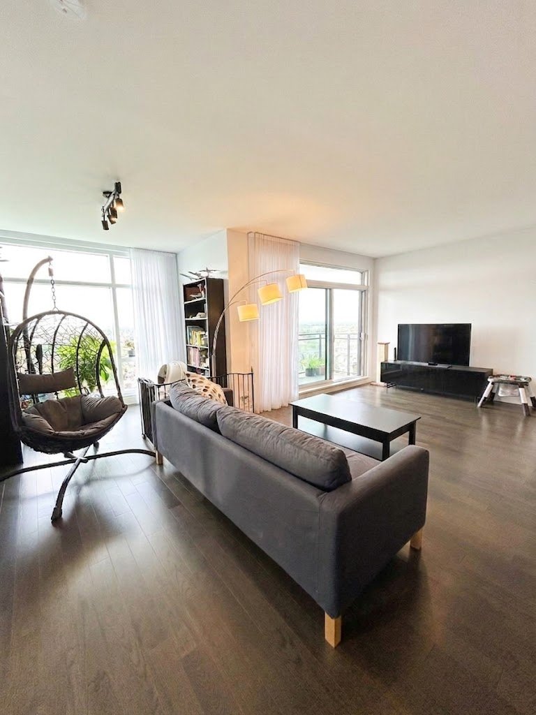 5505 Boul. du Quartier — photo 1