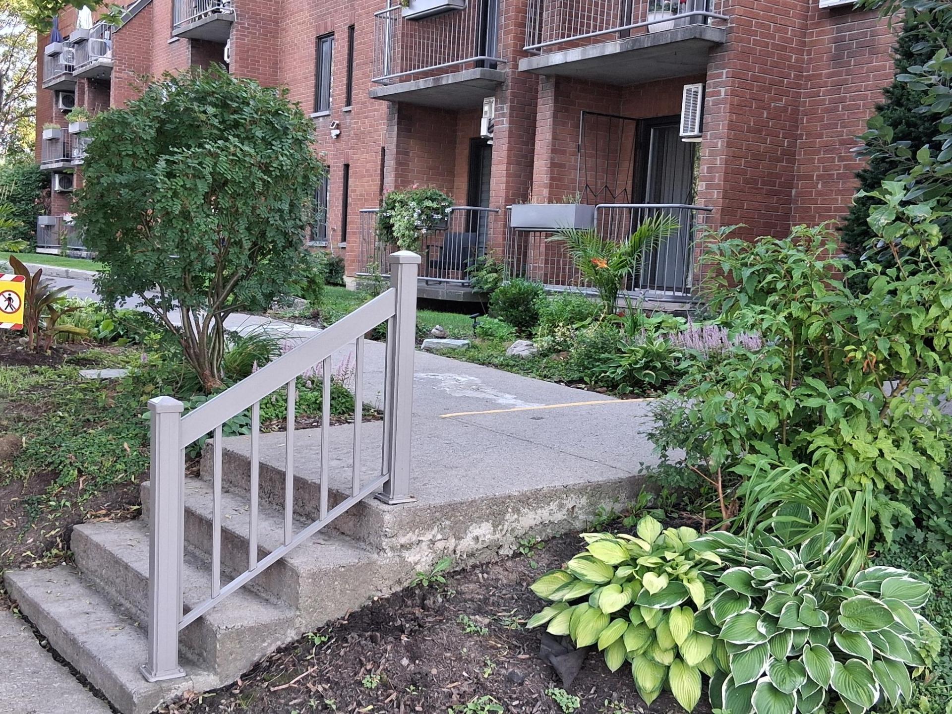 9500 Boul. des Galeries-d'Anjou — photo 1