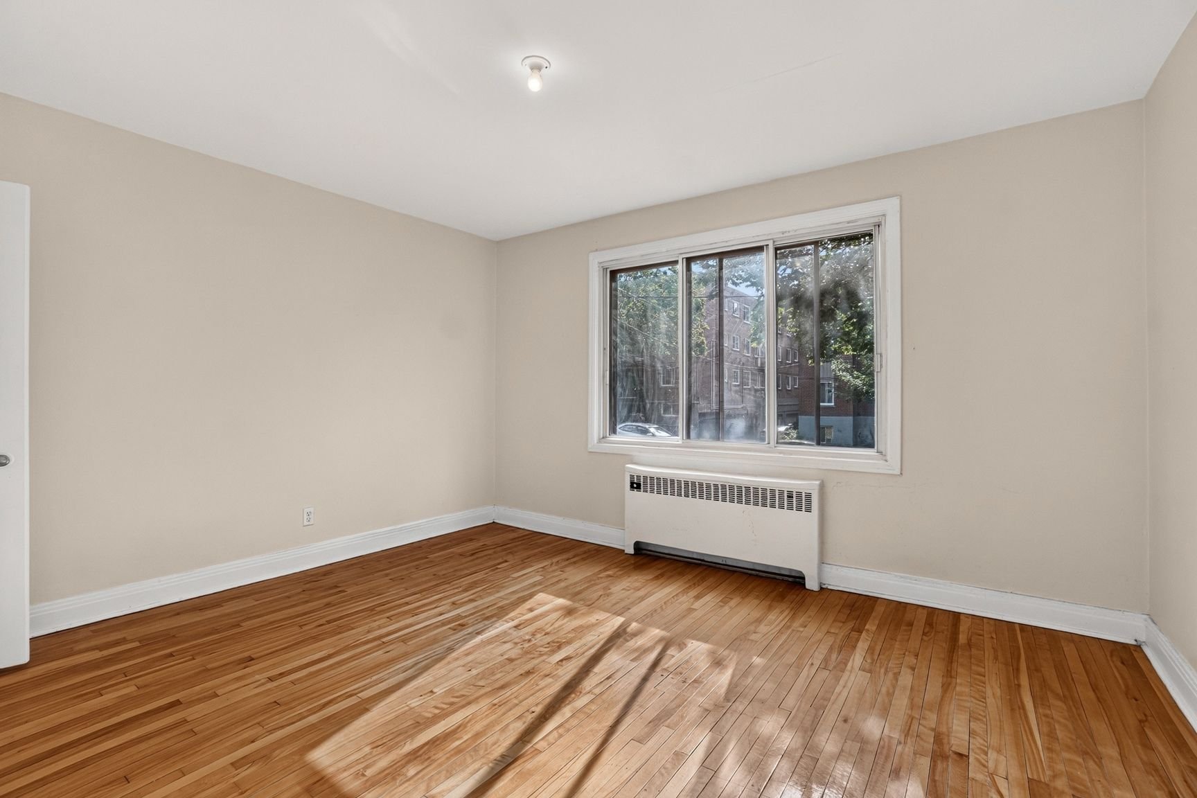 4455 Av. Dupuis — photo 2