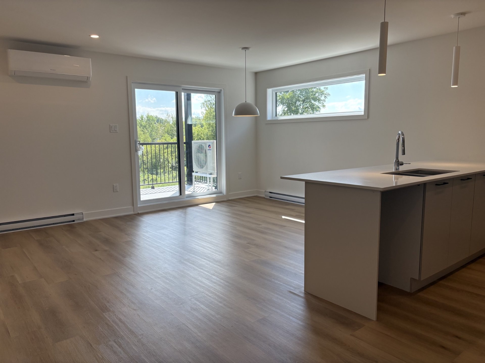 142 Rue Caroline — photo 2