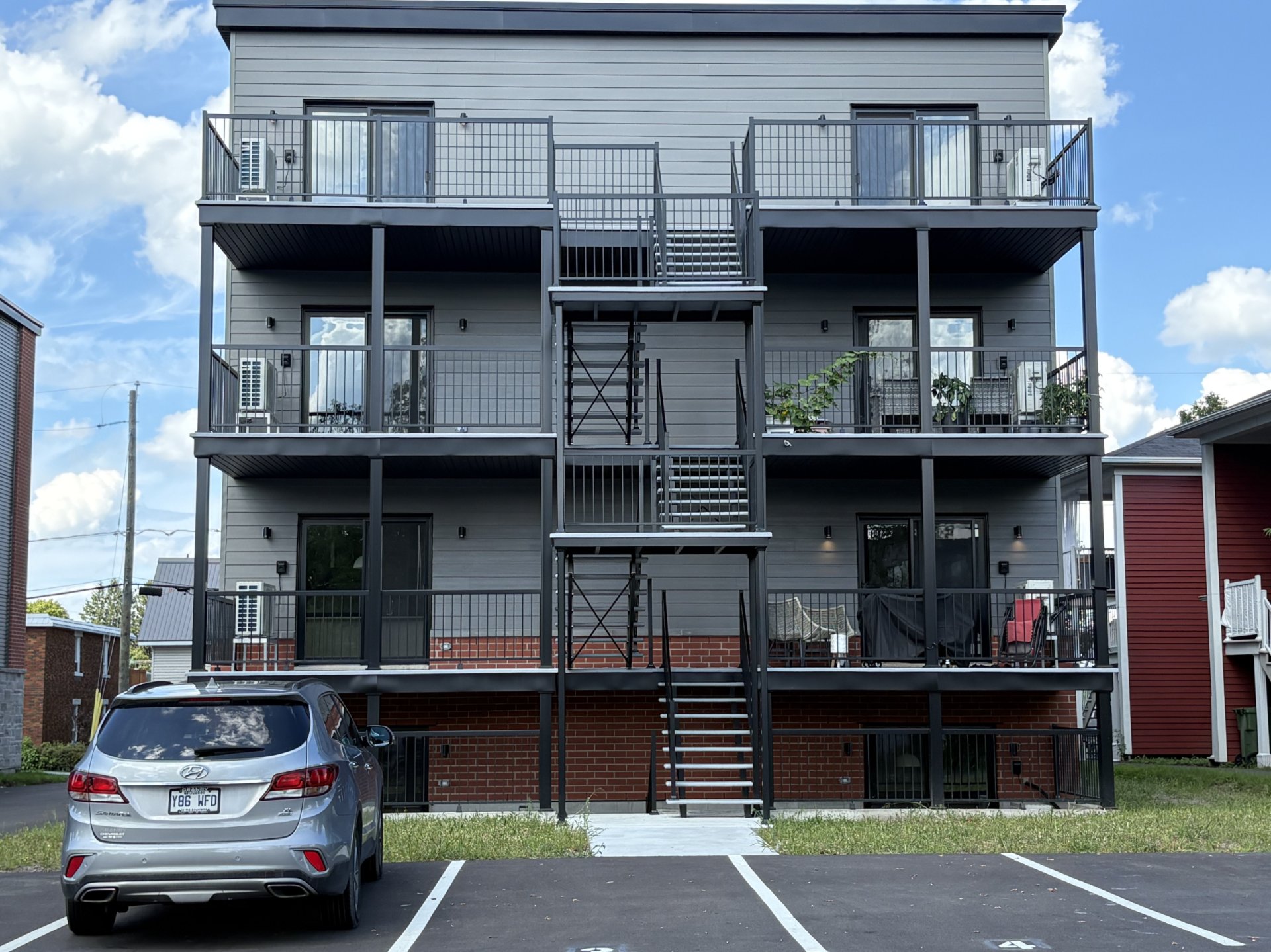 142 Rue Caroline — photo 1