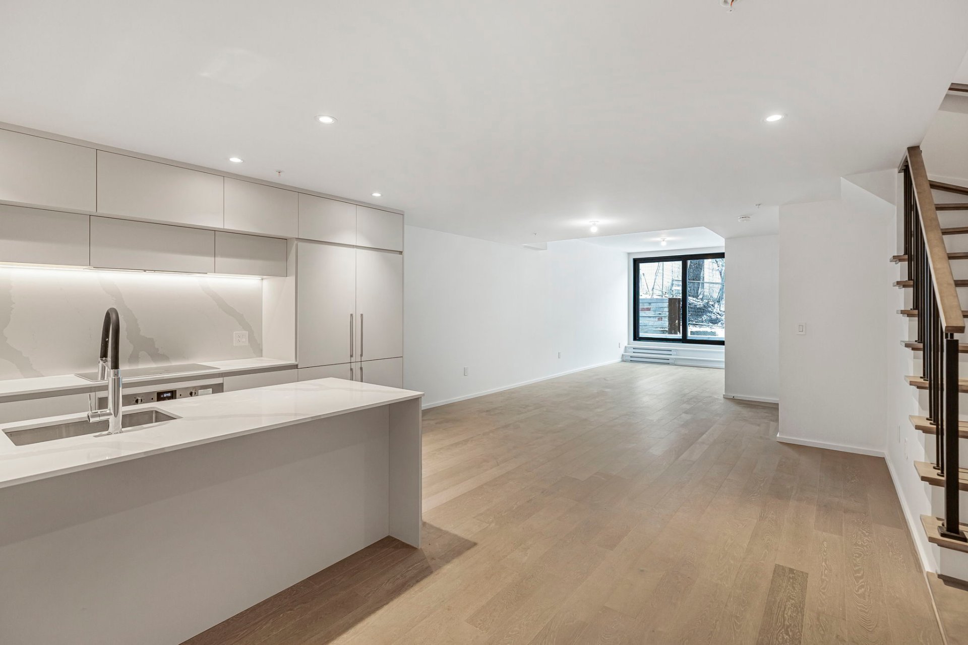 585 Av. Glengarry — photo 2