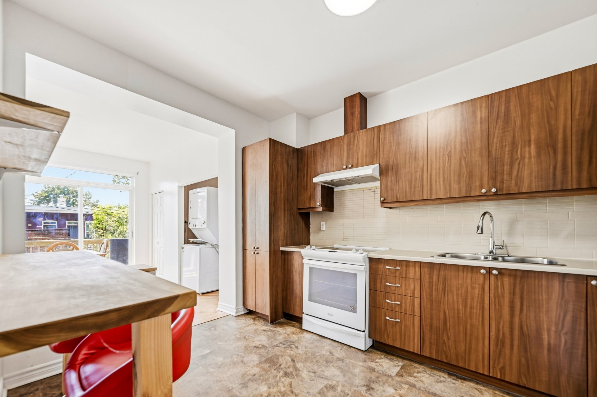 654 Rue Brault — photo 3