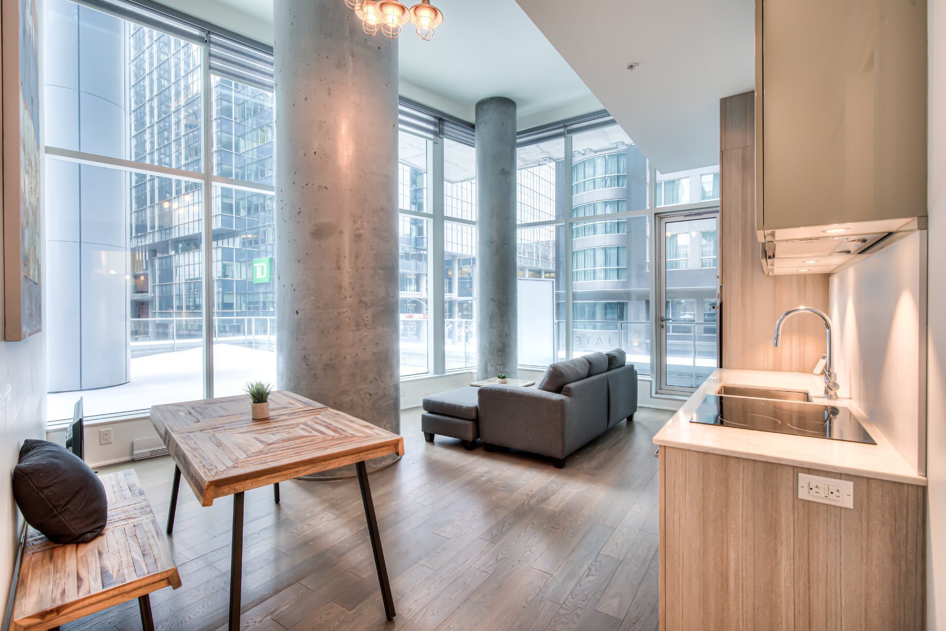1155 Rue de la Montagne — photo 1