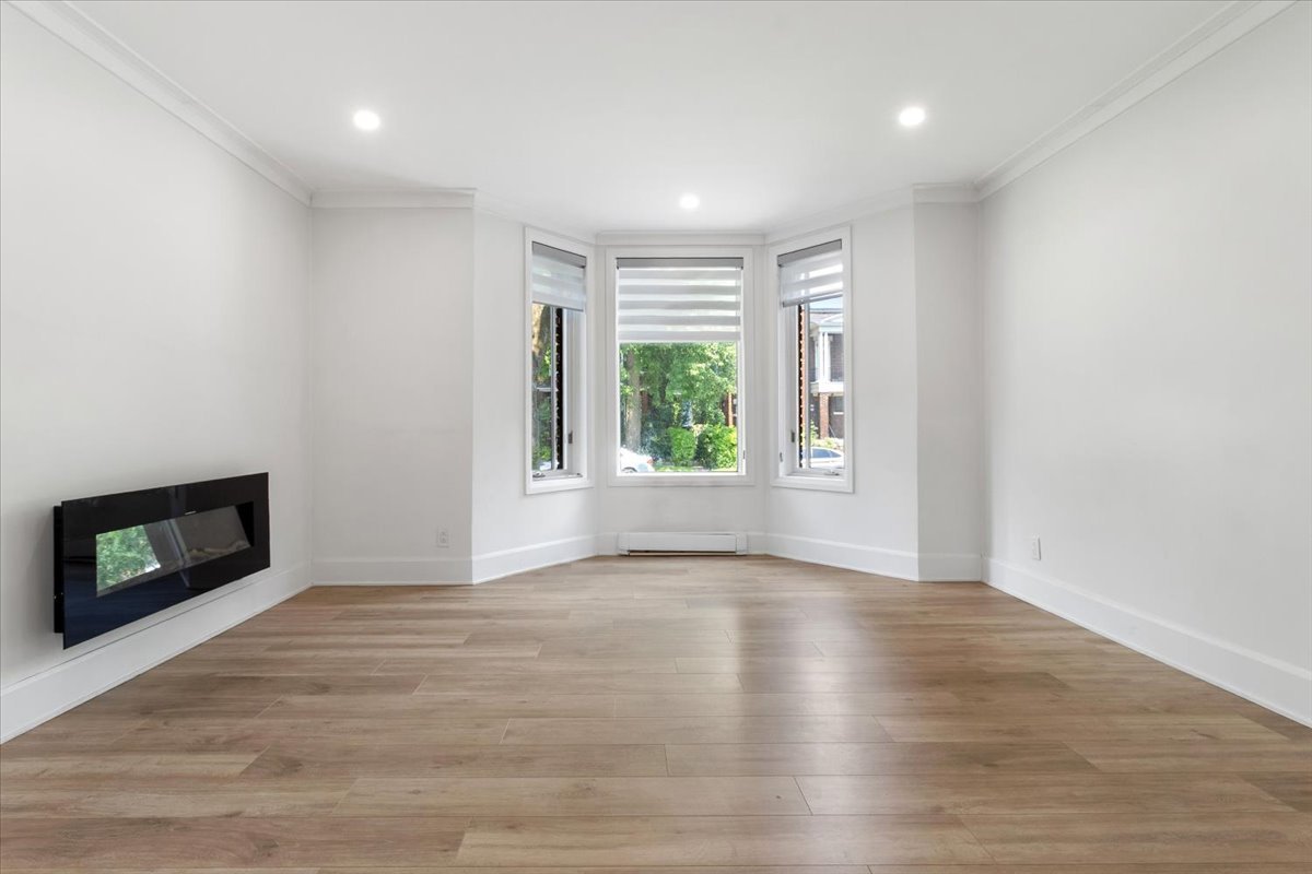 922 Av. Dunlop — photo 3