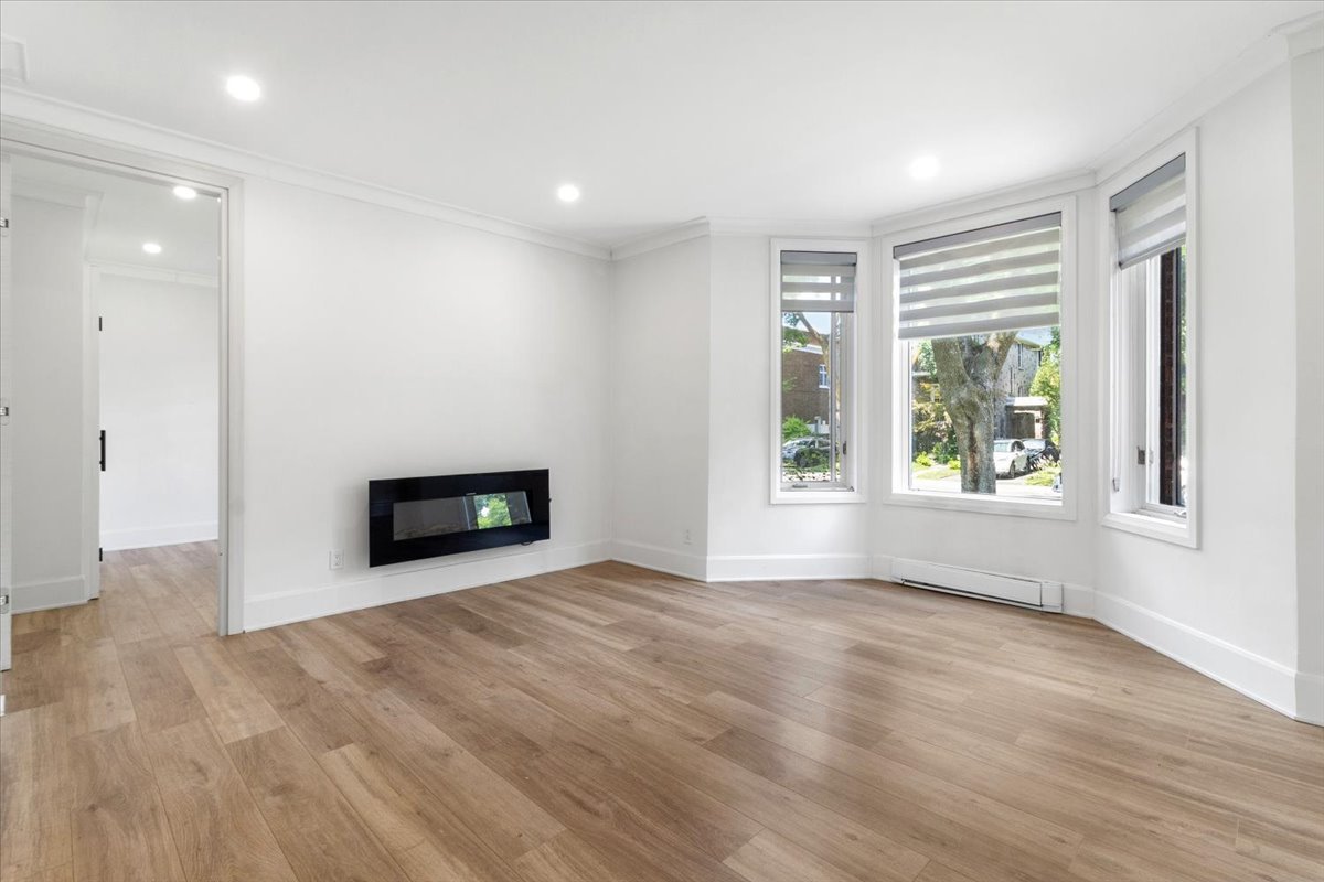 922 Av. Dunlop — photo 2
