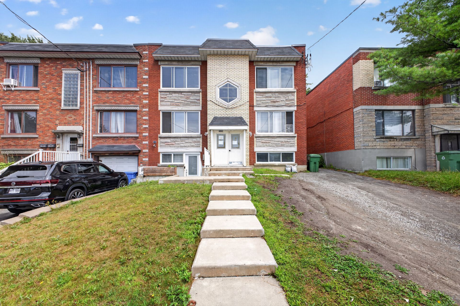 2459 Av. Dollard — photo 1