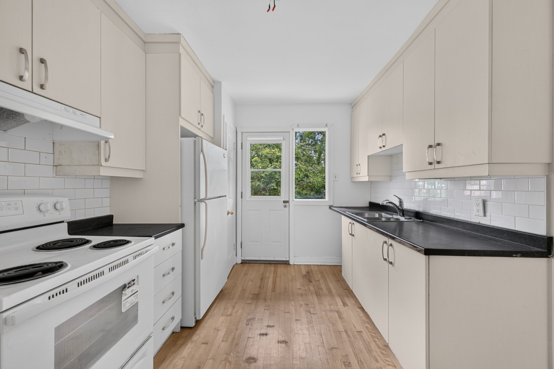 2459 Av. Dollard — photo 3