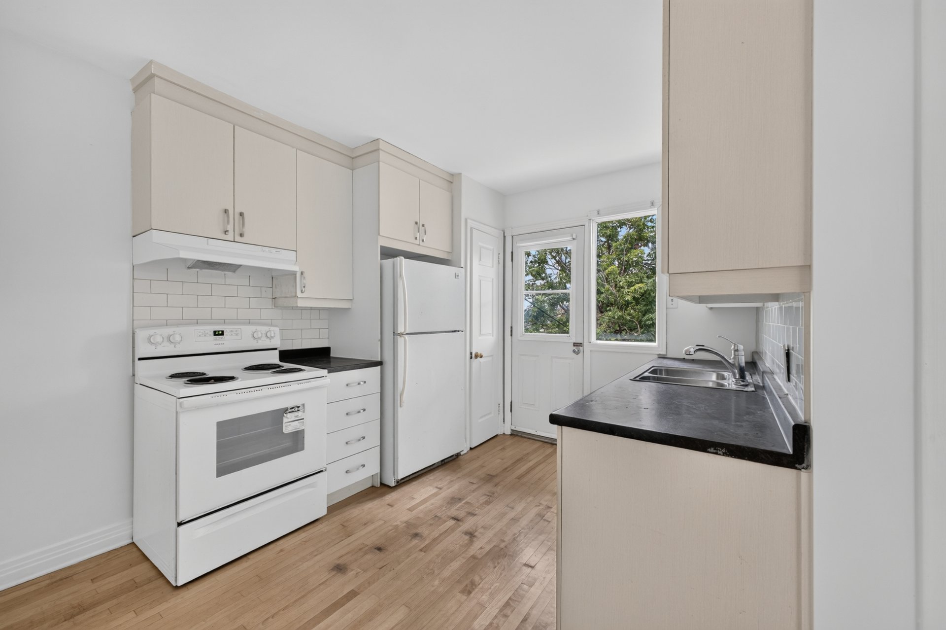 2459 Av. Dollard — photo 2