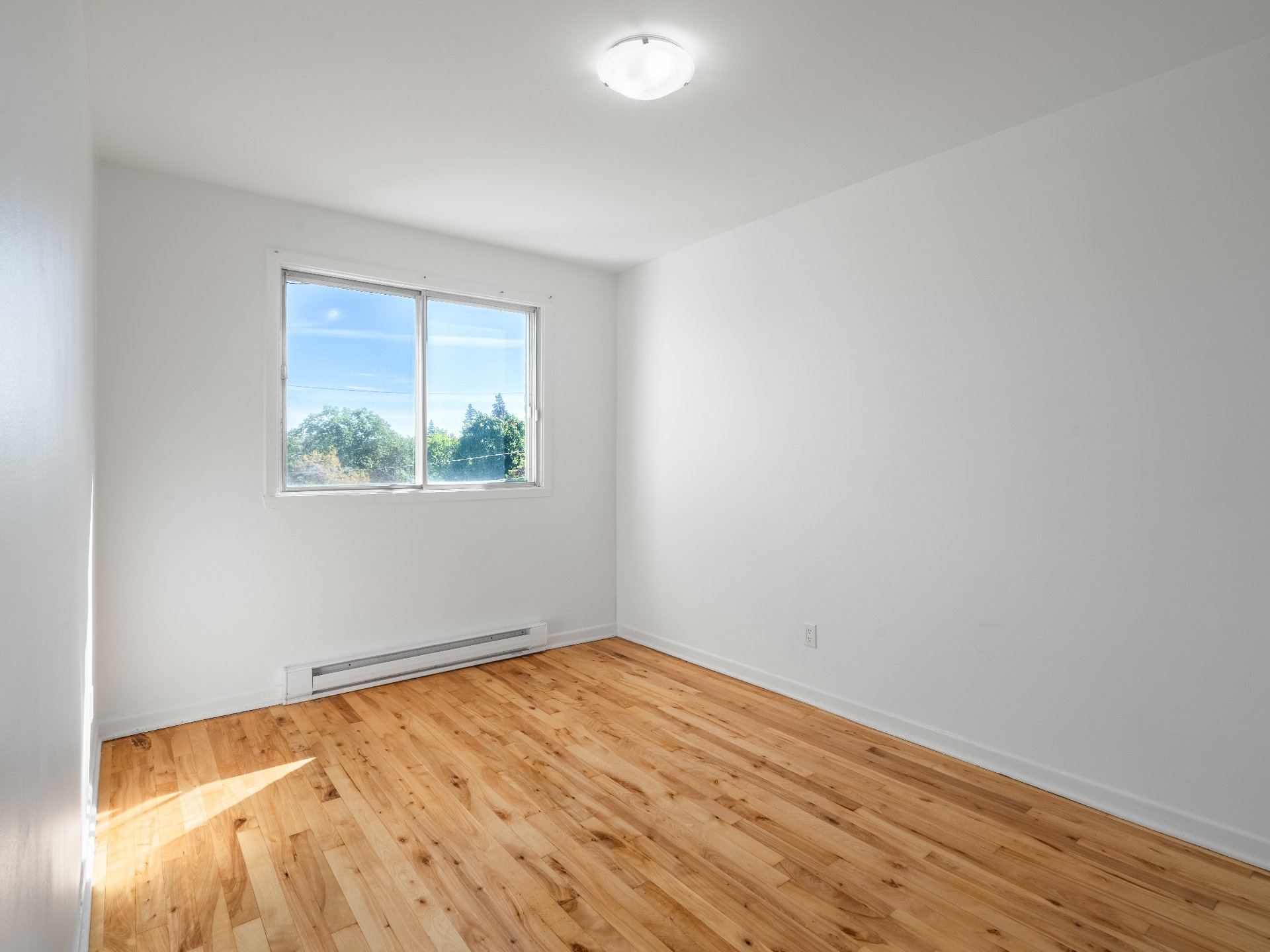 30 Boul. St-Elzear O. — photo 1