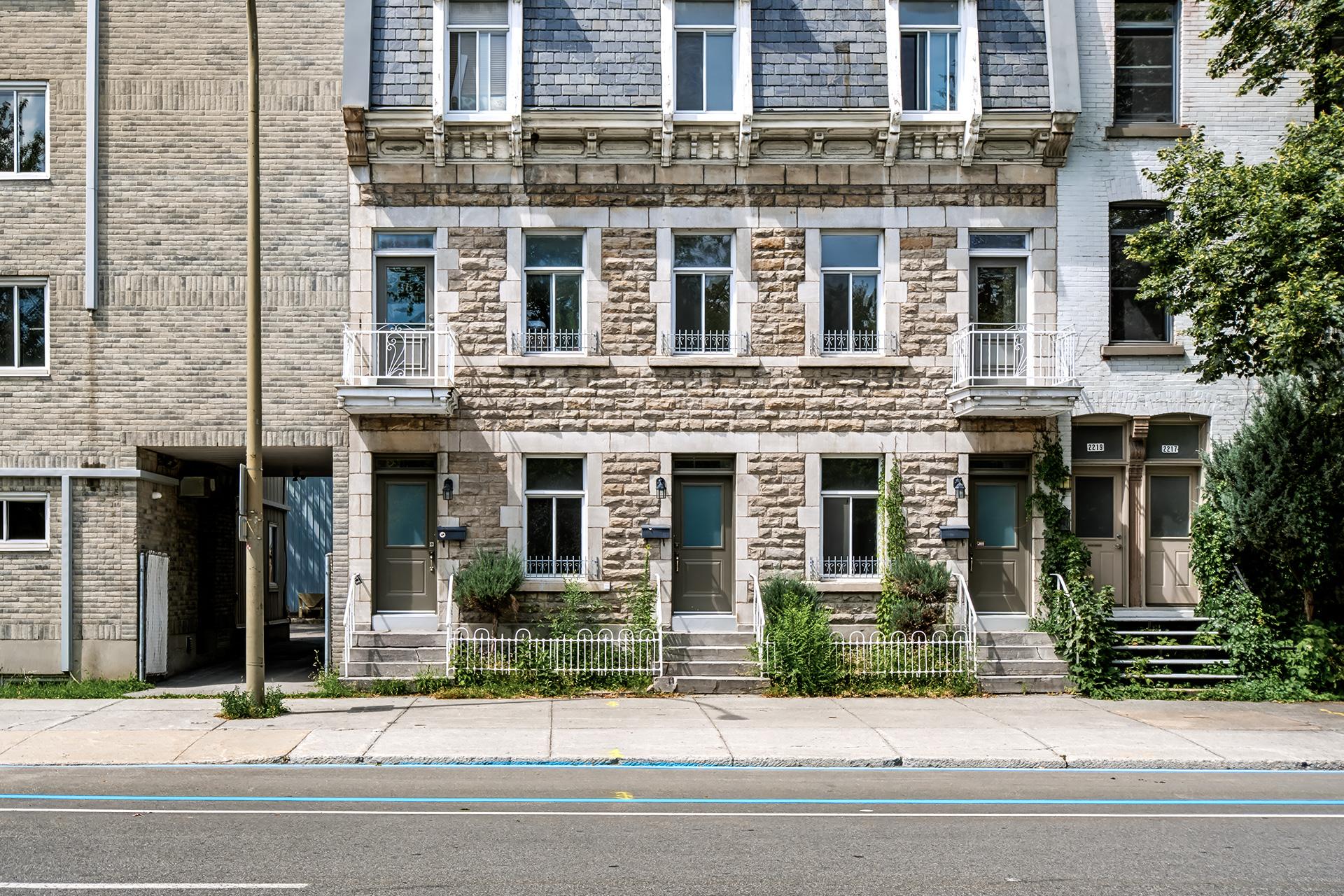 2223 Rue St-Jacques — photo 1