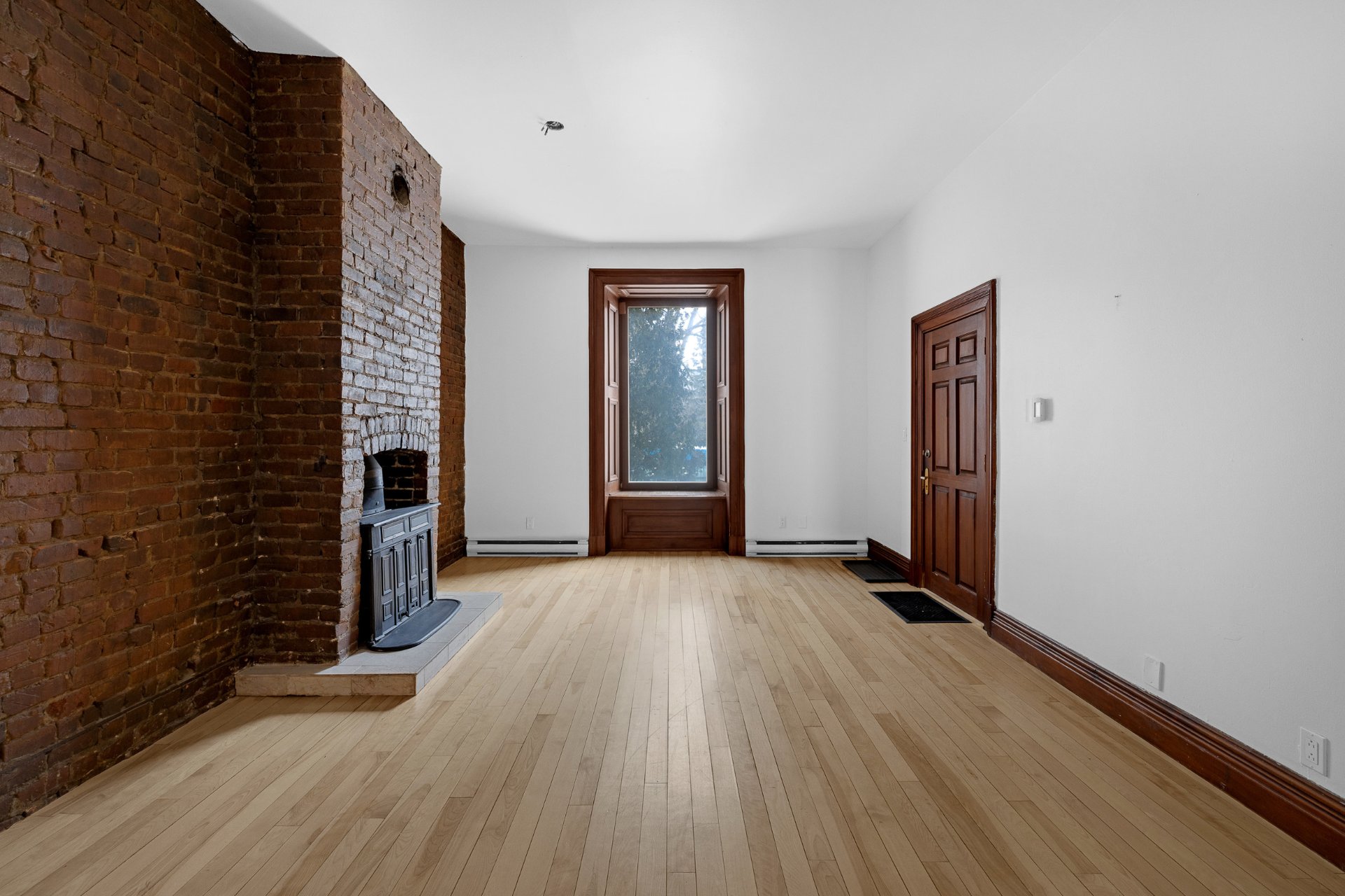 1232 Rue St-Mathieu — photo 1