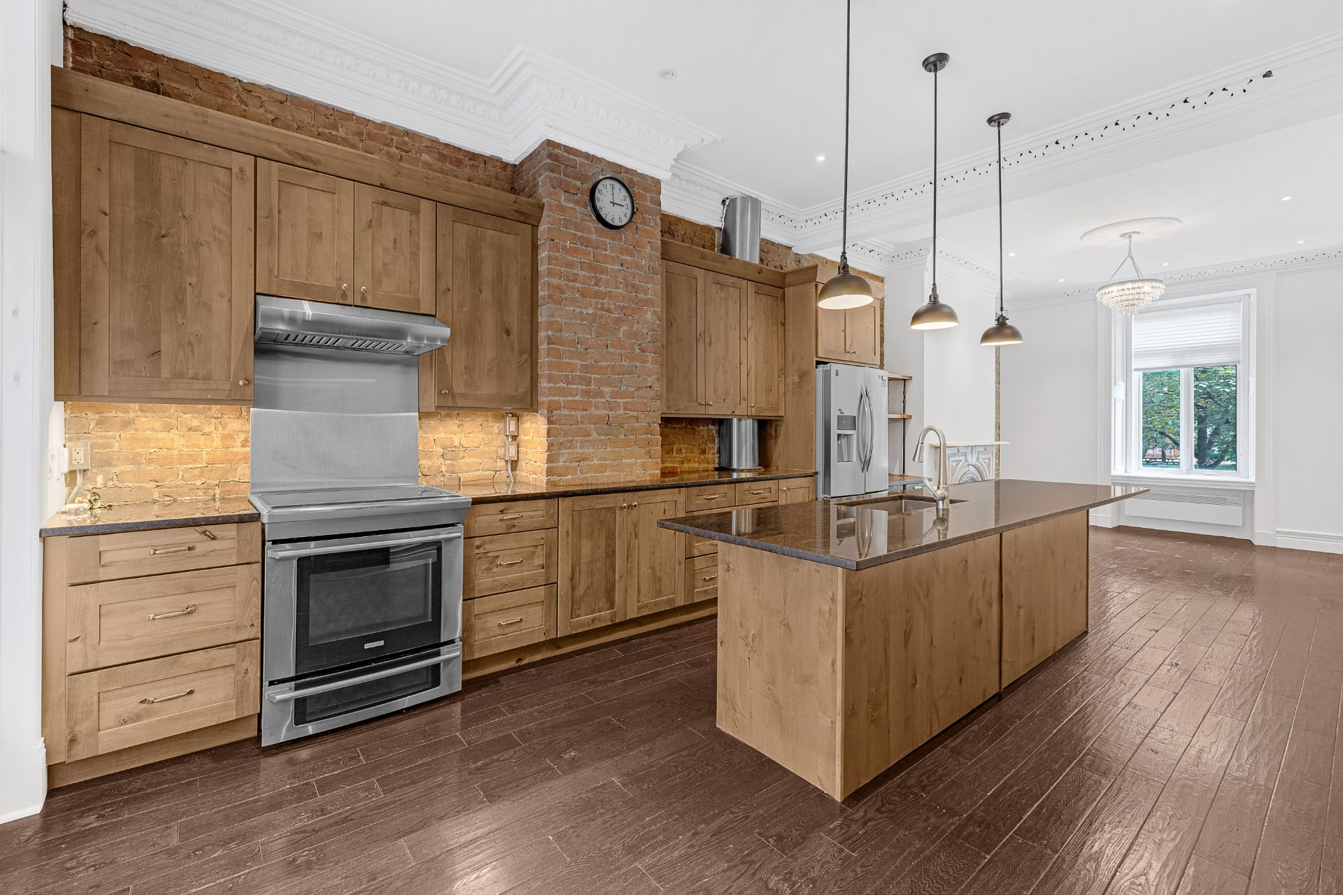 1220 Rue St-Mathieu — photo 1