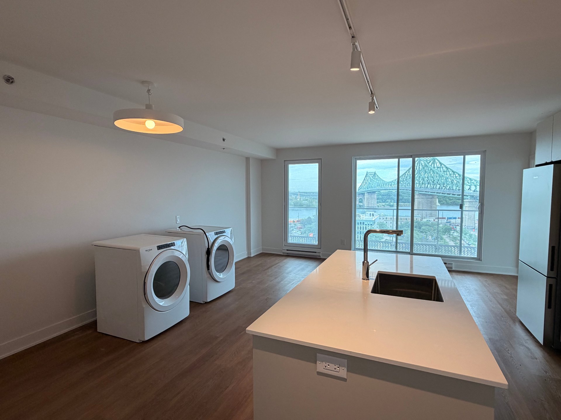 2114 Rue Ste-Catherine E. — photo 3