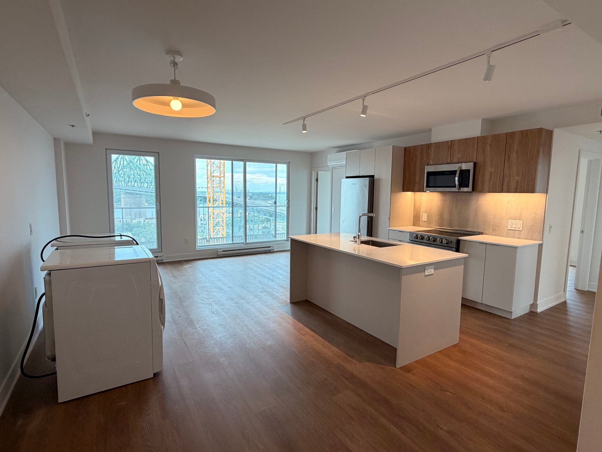 2114 Rue Ste-Catherine E. — photo 1