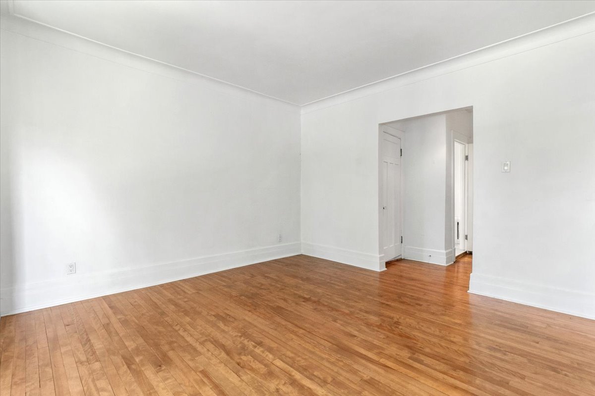 924 Av. Dunlop — photo 3
