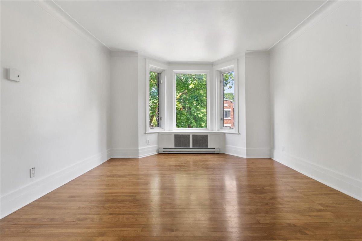 924 Av. Dunlop — photo 2